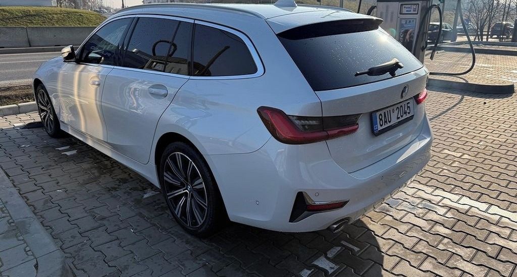 BMW Řada 3, 320d xDrive - fotka 3