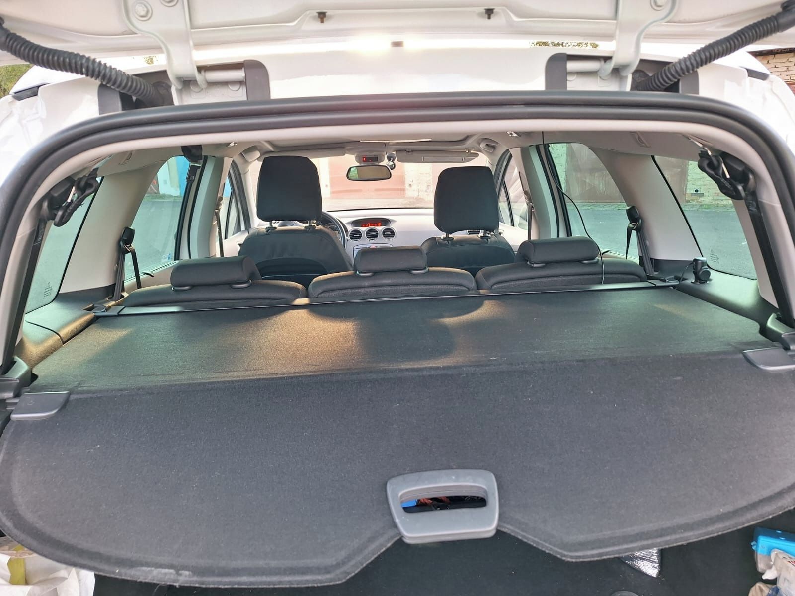 Peugeot 308, 1.6 eHDI 84KW 6 rychlostí - fotka 6