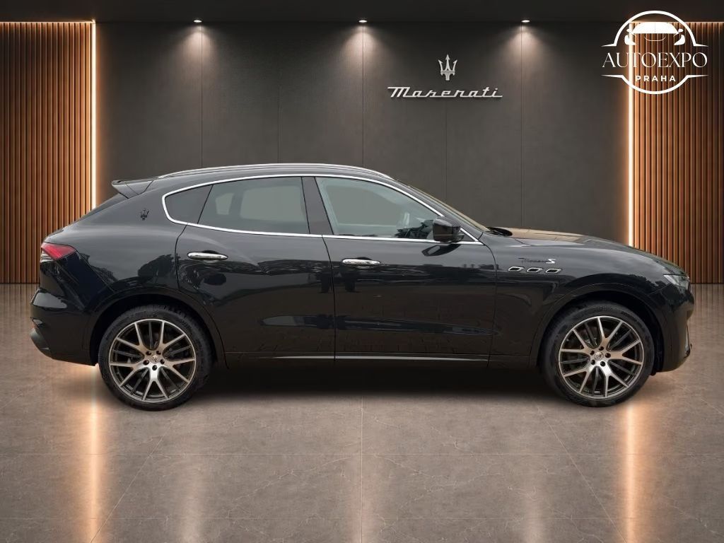 Maserati Levante, Modena S*Carbon*Panorama - fotka 3