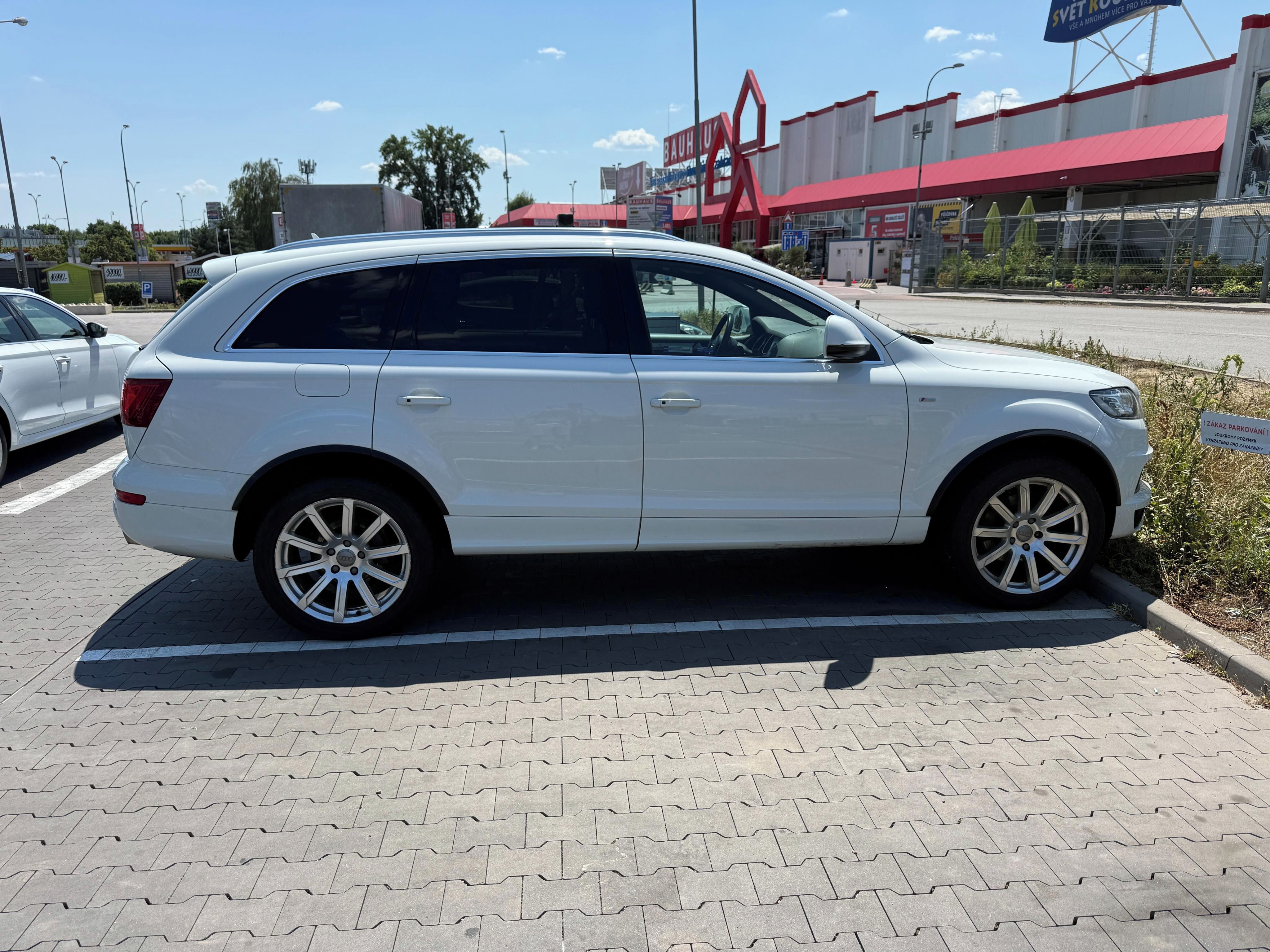 Audi Q7, 7 místná AUDI Q7 - fotka 3