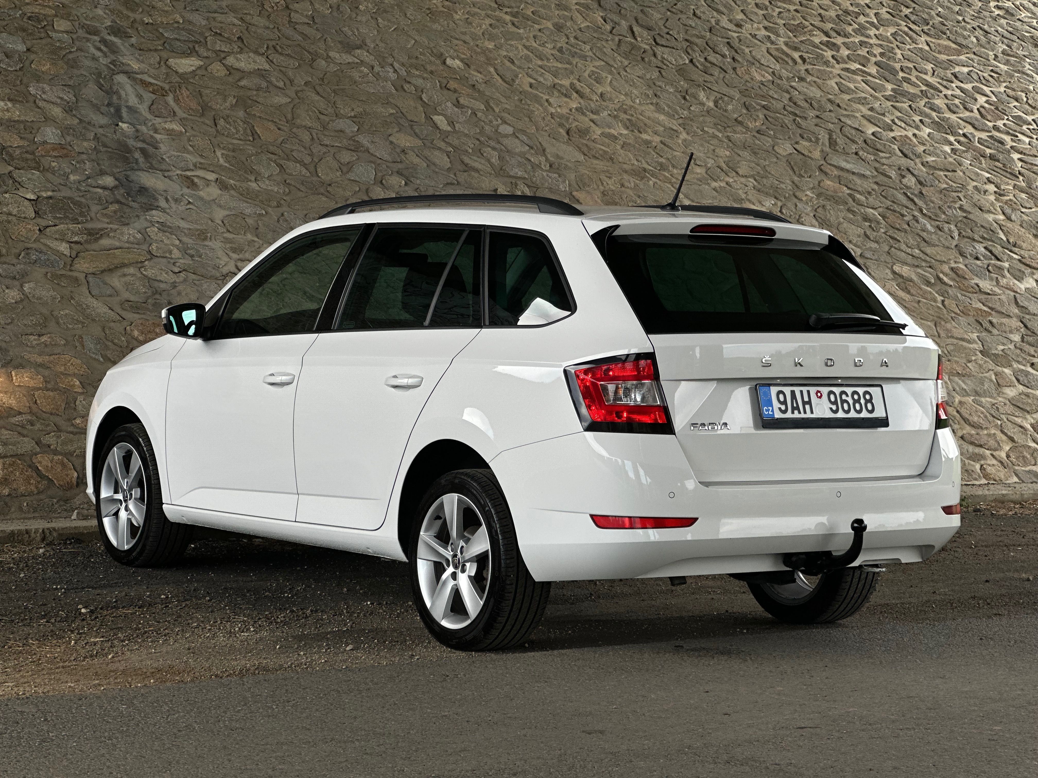 Škoda Fabia, 1.0 TSI 70 kW Combi Ambition+ - fotka 6