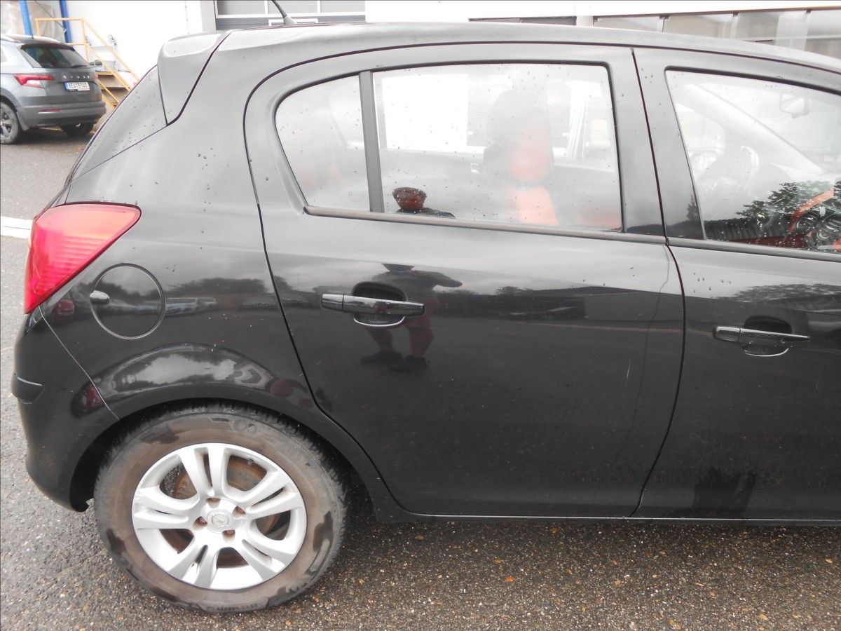 Opel Corsa, 1,2 i 59 Kw - fotka 5