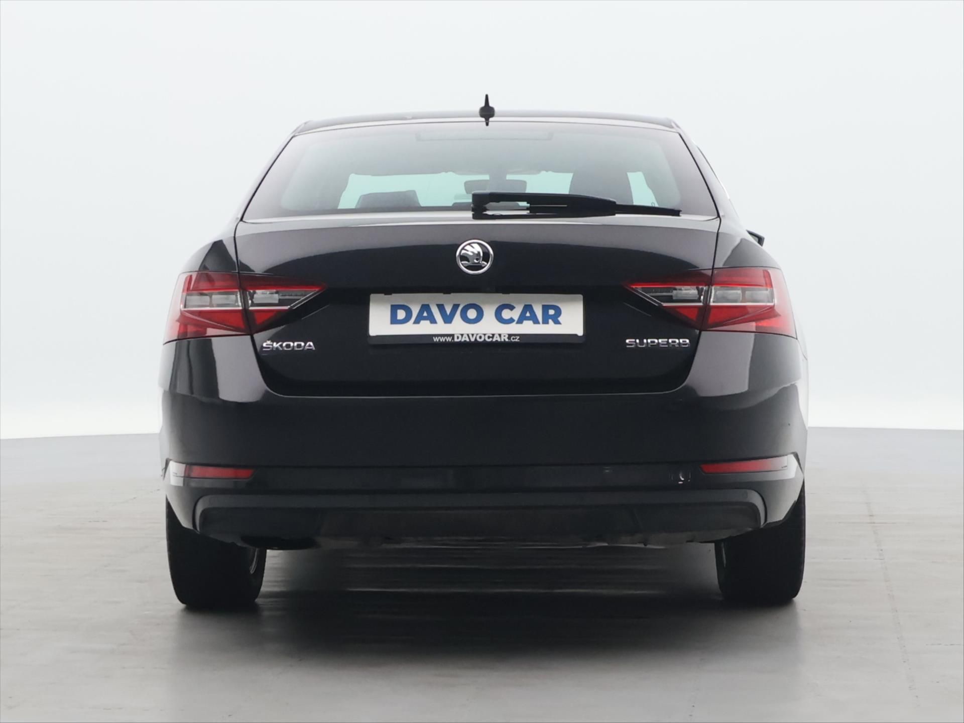 Škoda Superb, 1,6 TDI 88kW DSG Aut.klima - fotka 6