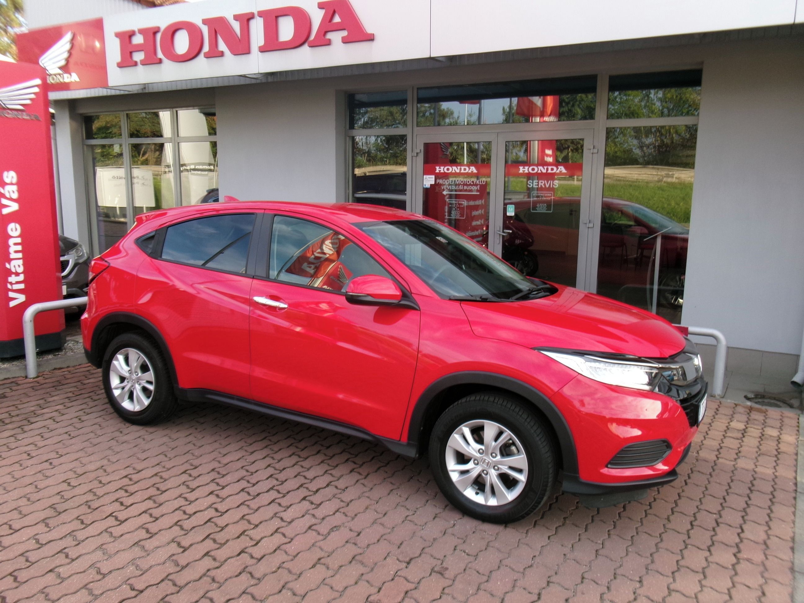 Honda HR-V, 1.5i-VTEC COMFORT PLUS, ČR,1.M - fotka 3