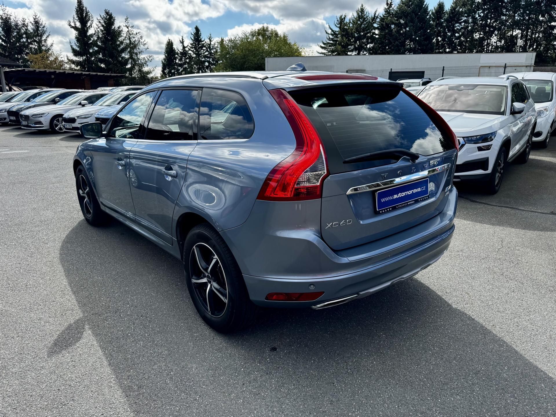 Volvo XC60, Luxury edition D4 AWD - CZ - fotka 6