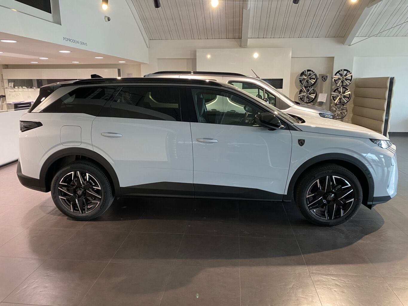 Peugeot 5008, GT Hybrid 145 e-DCS6 - KAMERY - fotka 4