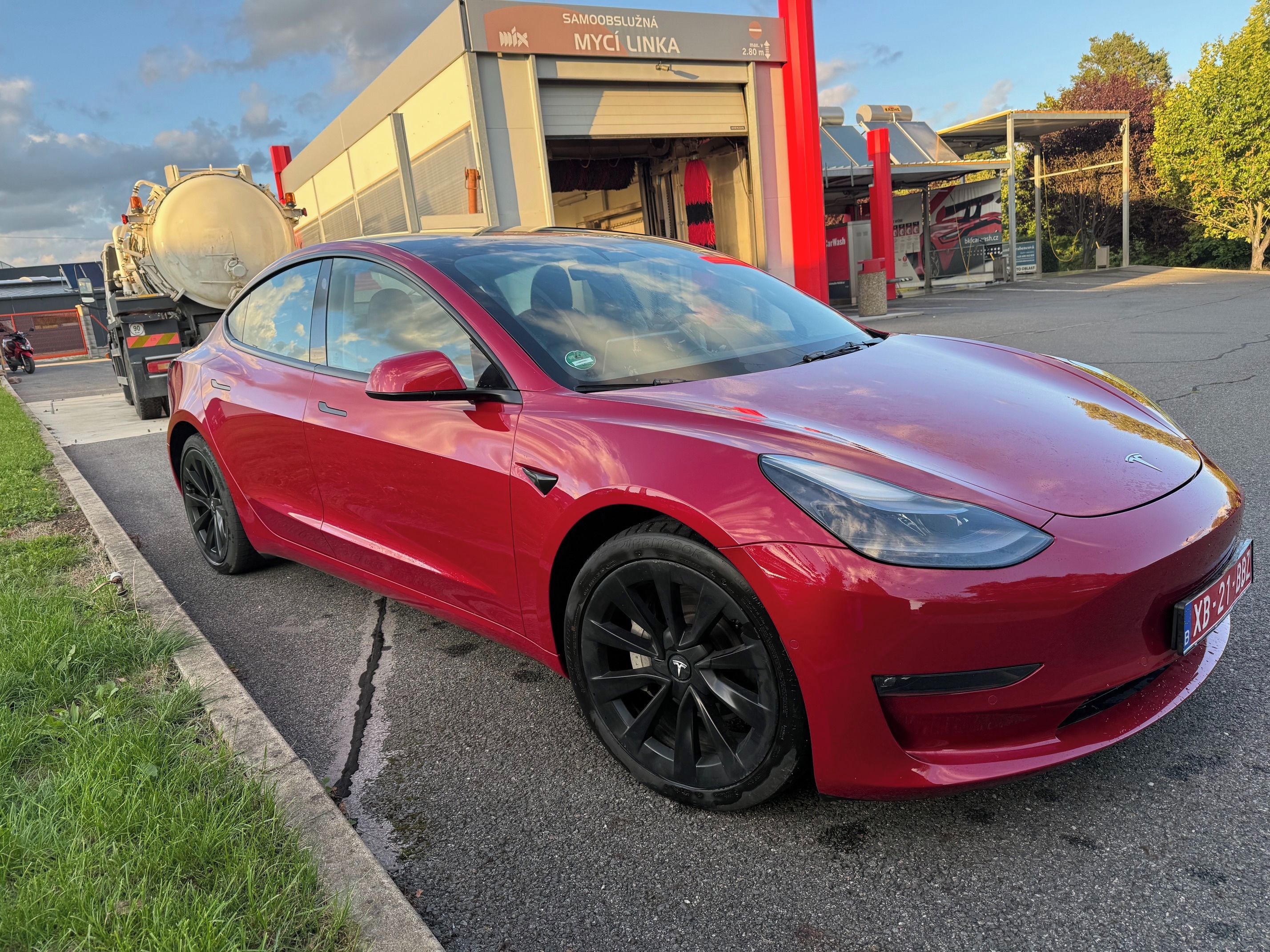 Tesla Model 3, Long Range,AWD,366kW,SoH 90 % - fotka 5