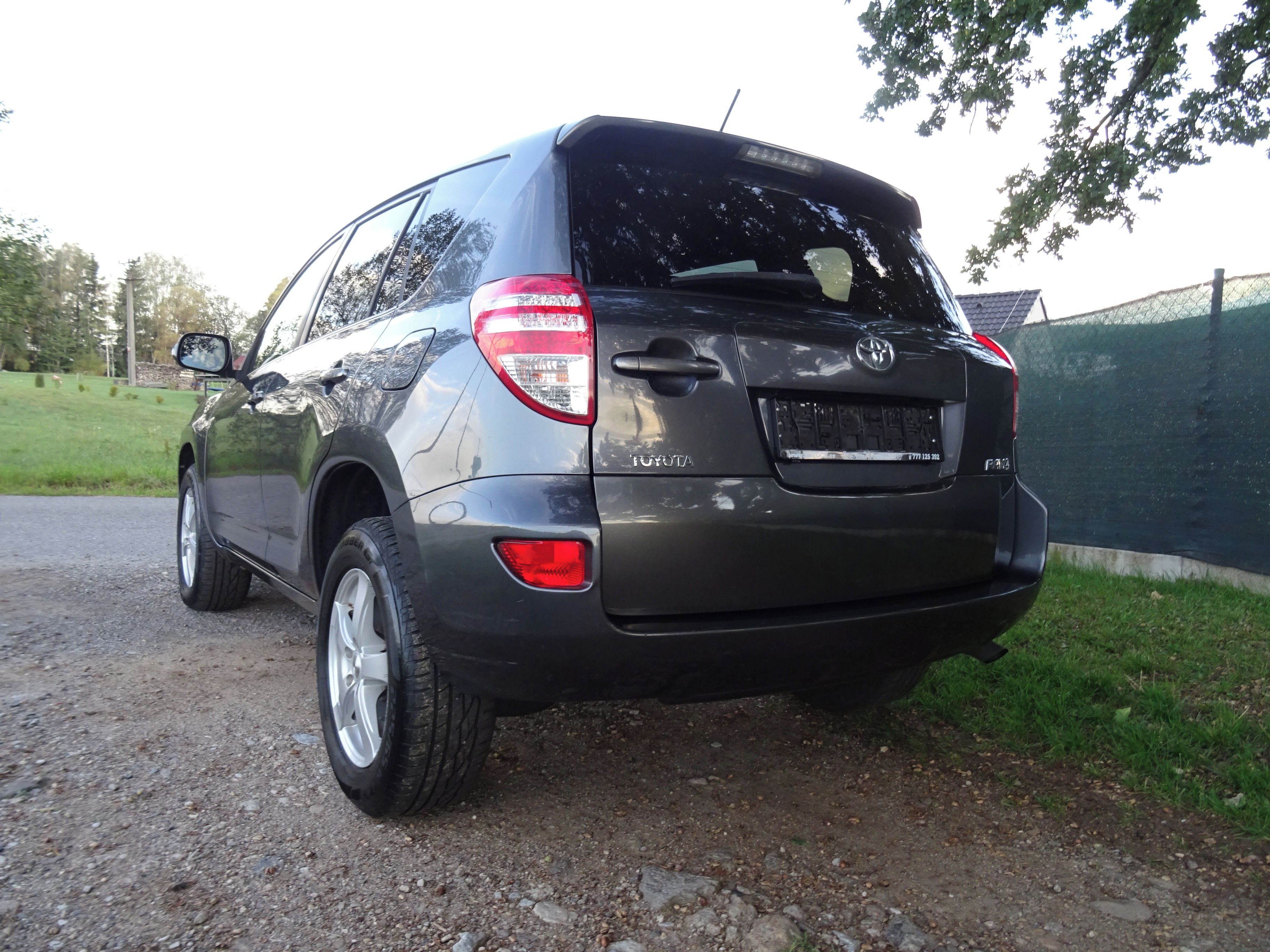Toyota Rav4, 2,2 D-4D 110kW 4x4 pěkná výb. - fotka 5