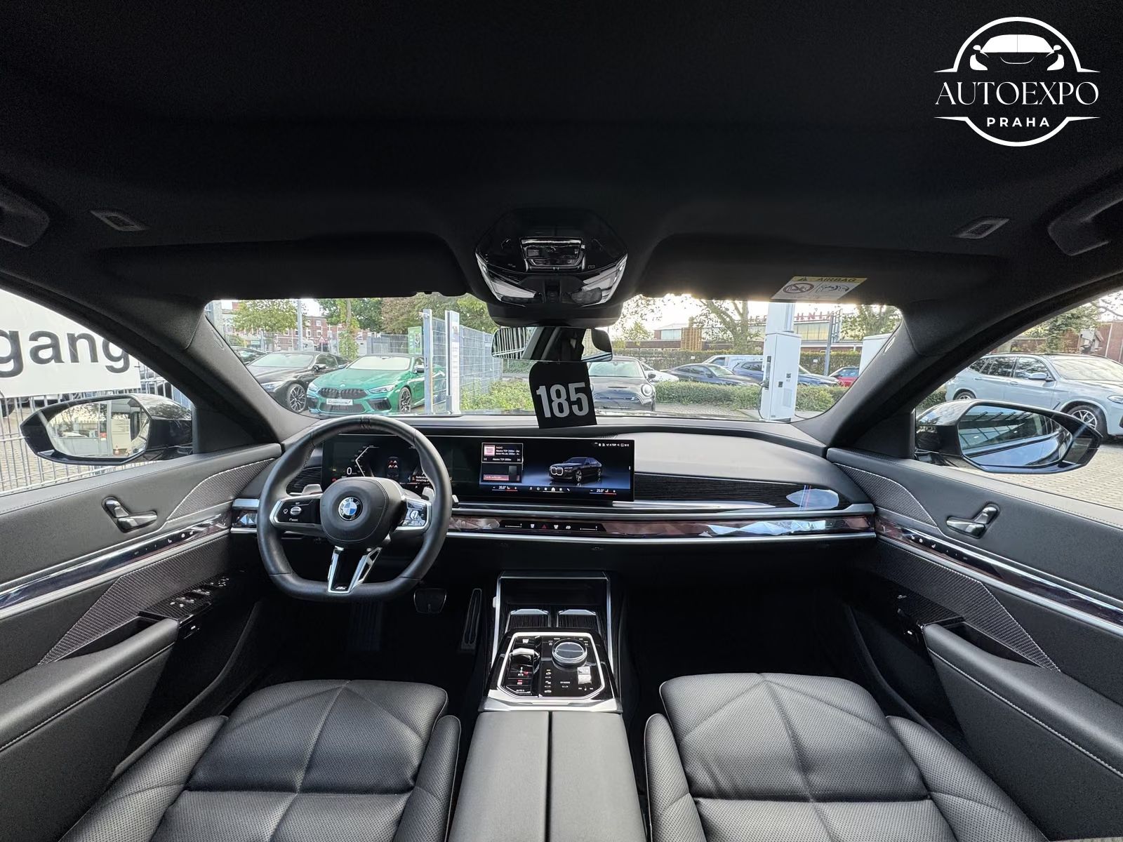 BMW Řada 7, 740d xDrive M Sport TV PANO - fotka 2
