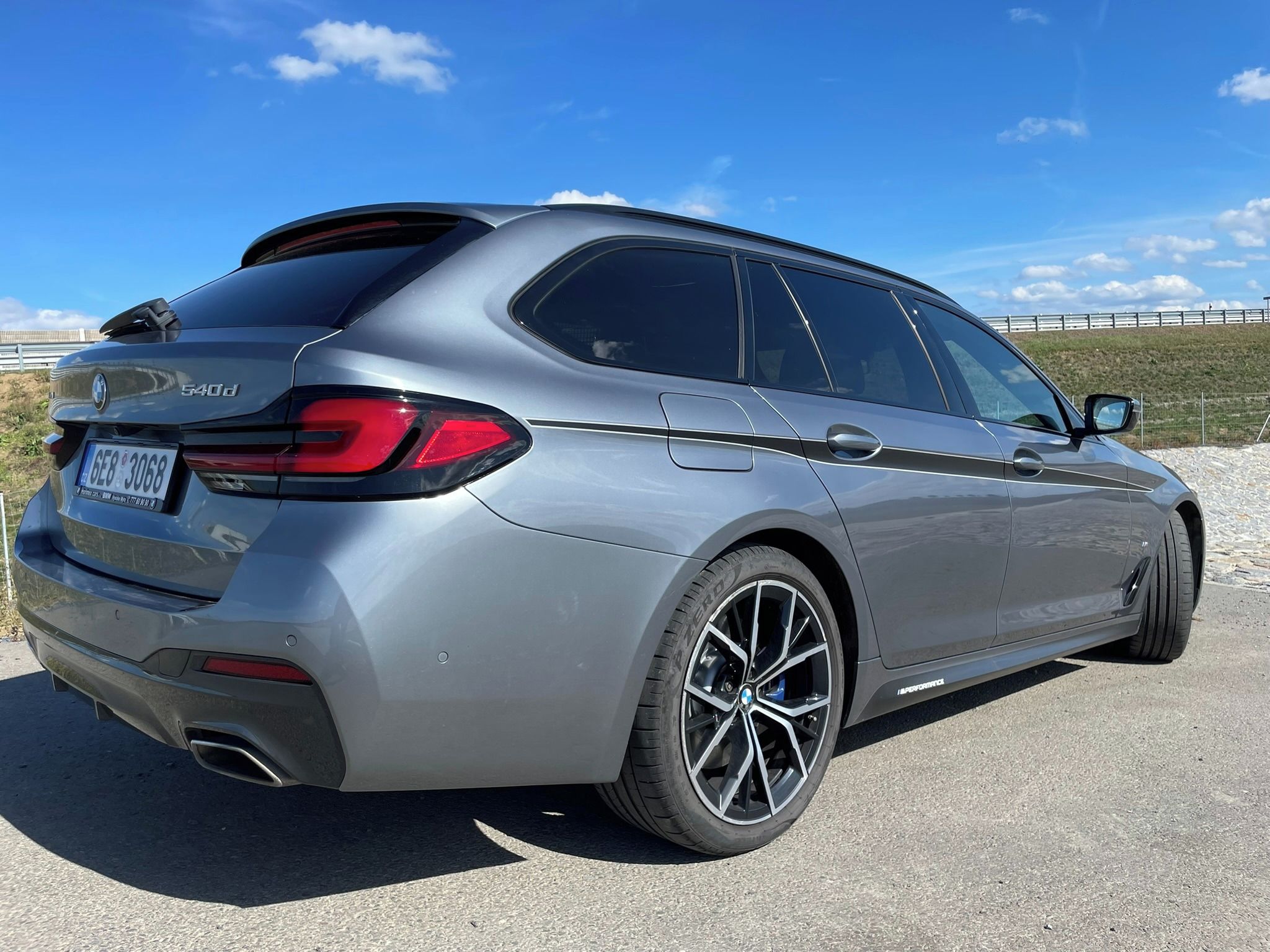 BMW Řada 5, 540d xDrive | V ZÁRUCE - fotka 3