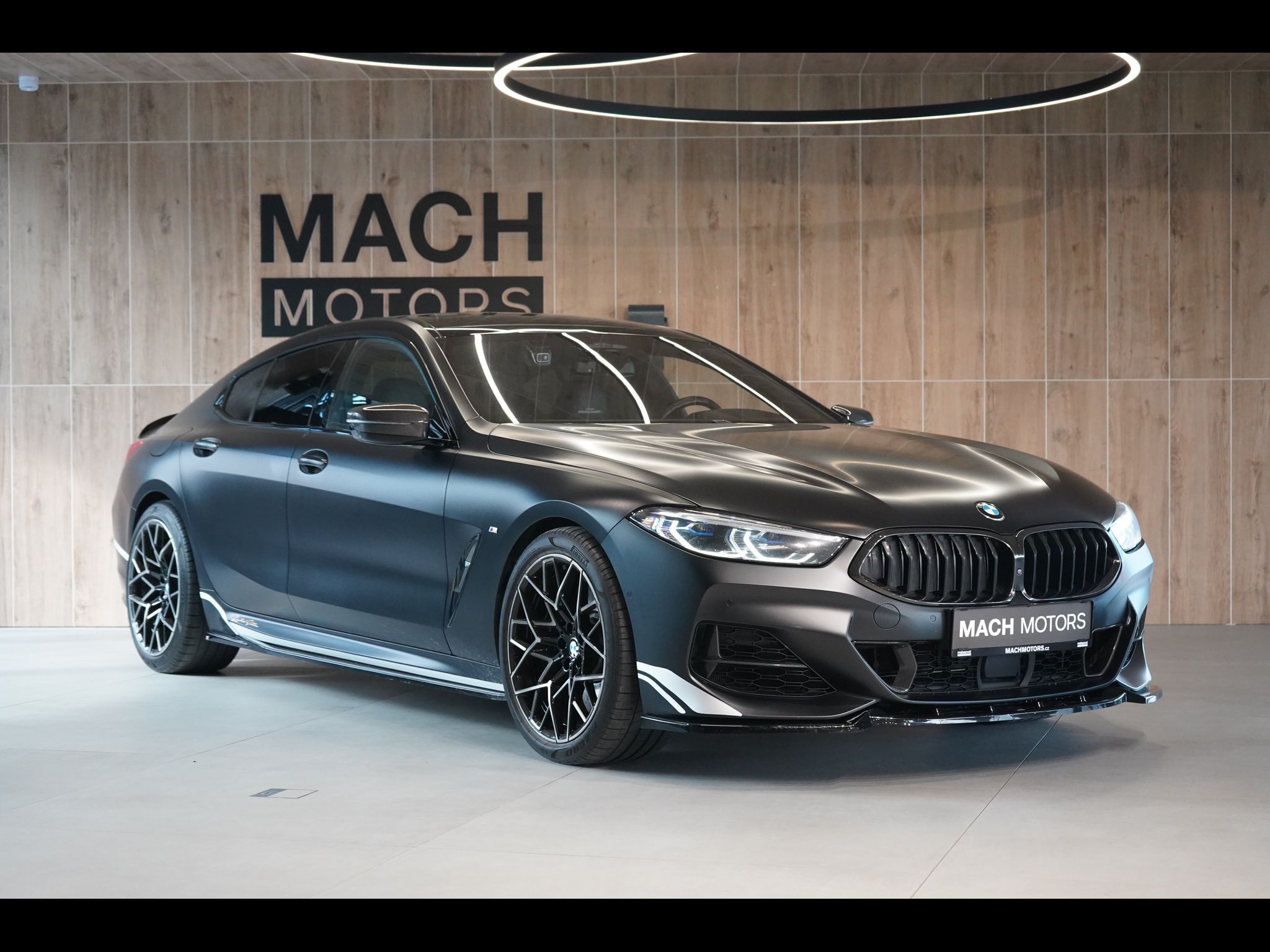 BMW Řada 8, M850i xDrive, Golden Thunder - fotka 4