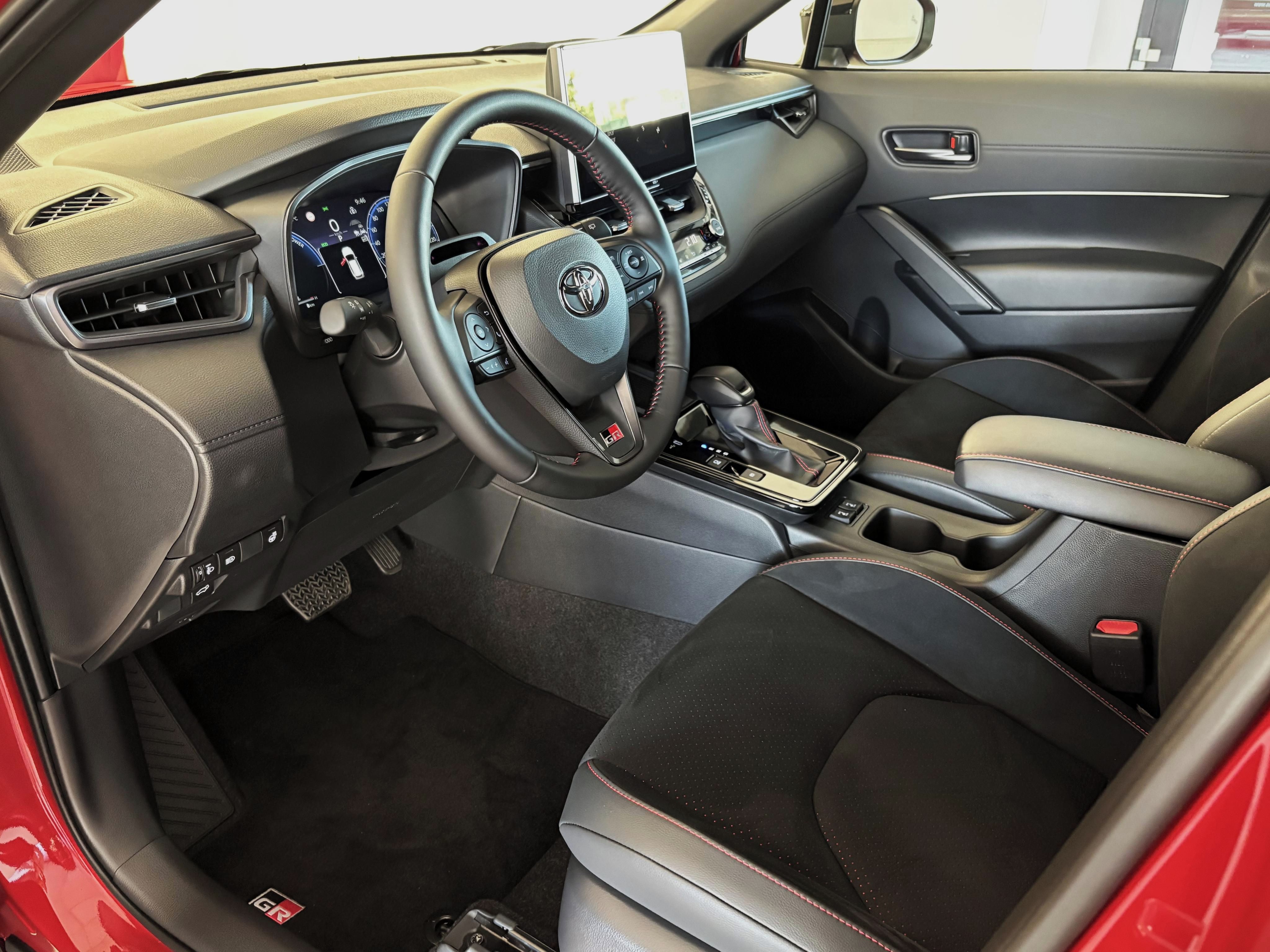 Toyota Corolla Cross, GR Sport, 2,0L., e-CVT, 4x2 - fotka 6