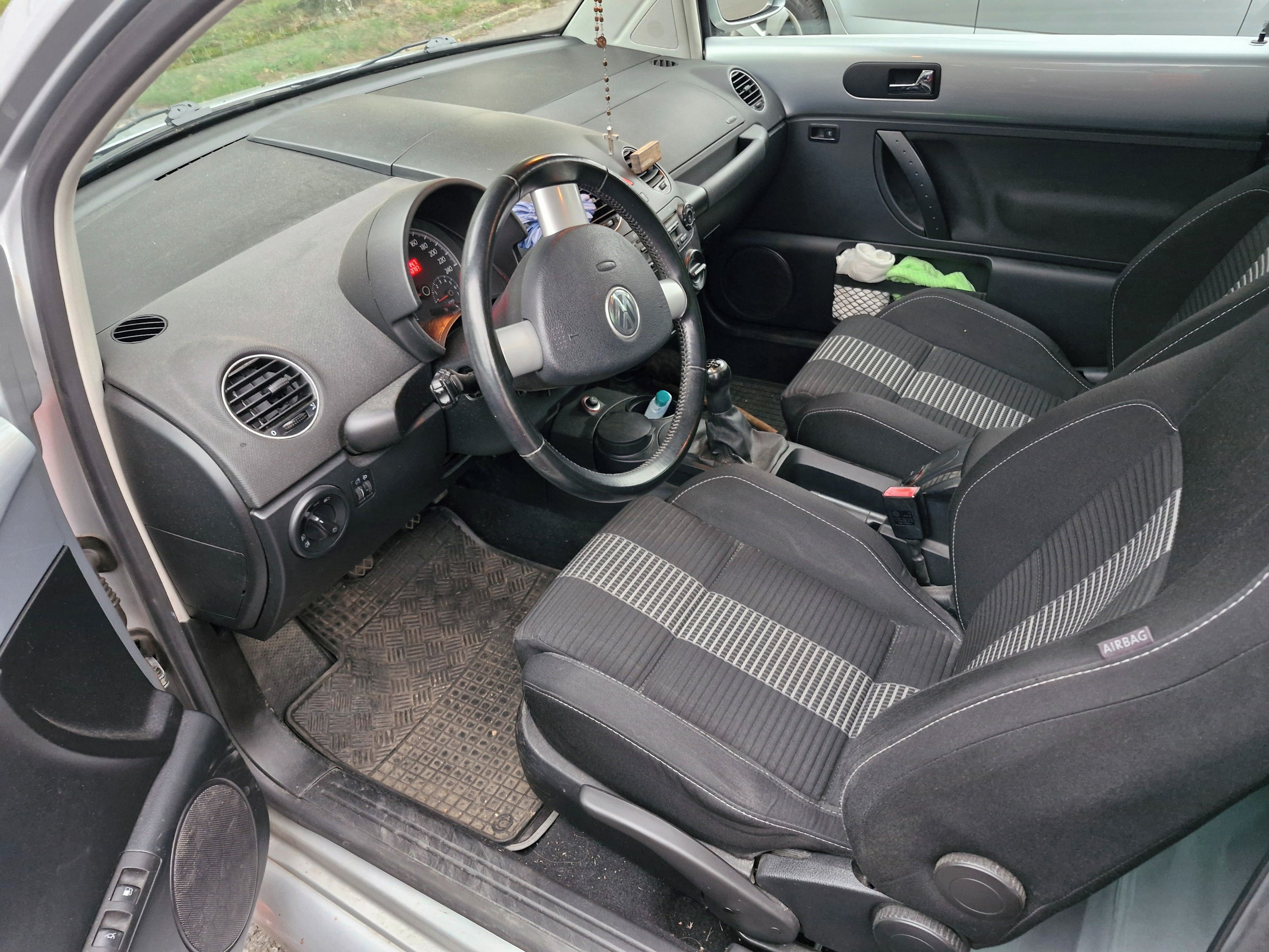 Volkswagen New Beetle, 1,6, servisovaný, udržovaný - fotka 5