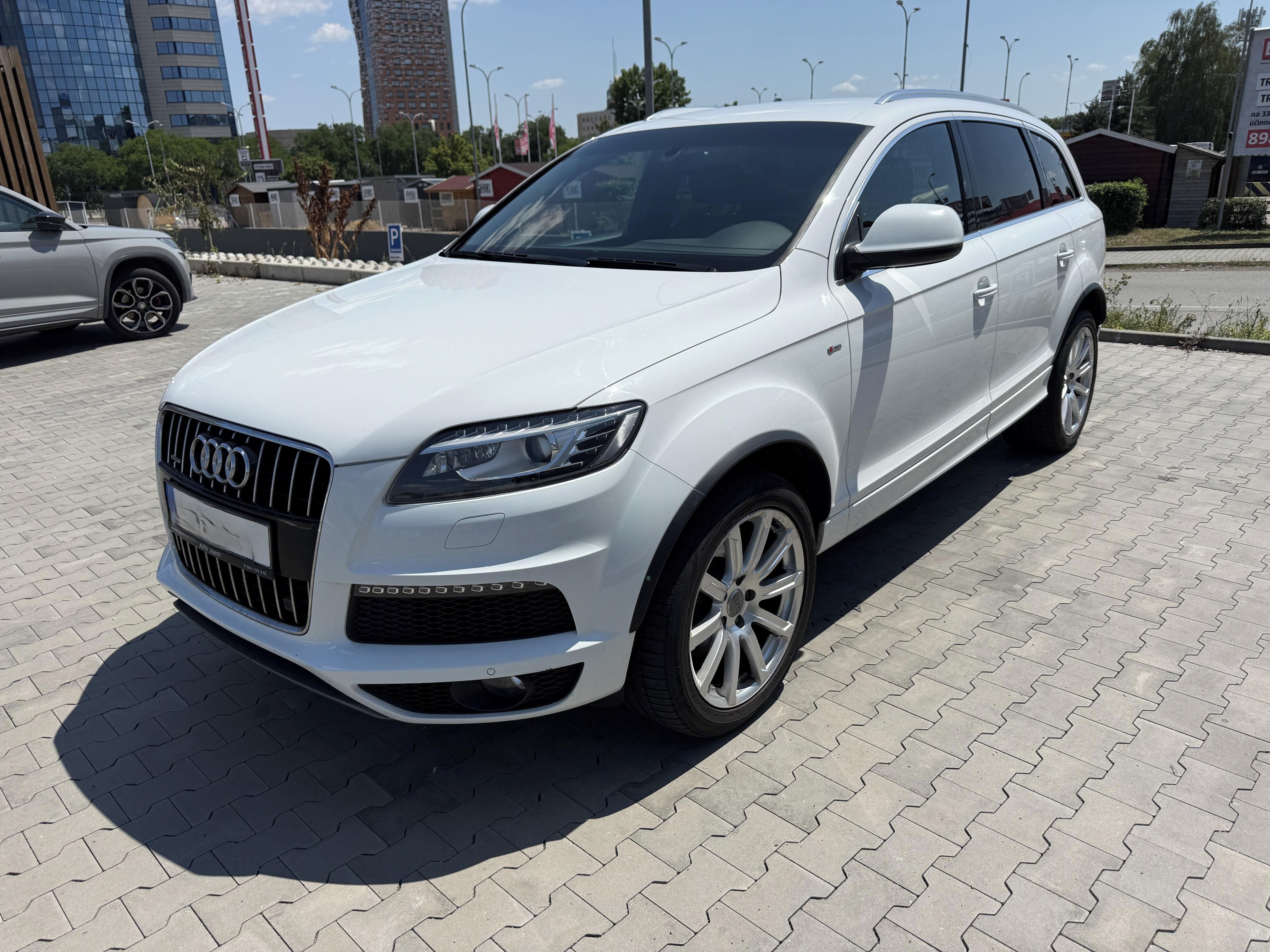 Audi Q7, 7 místná AUDI Q7
