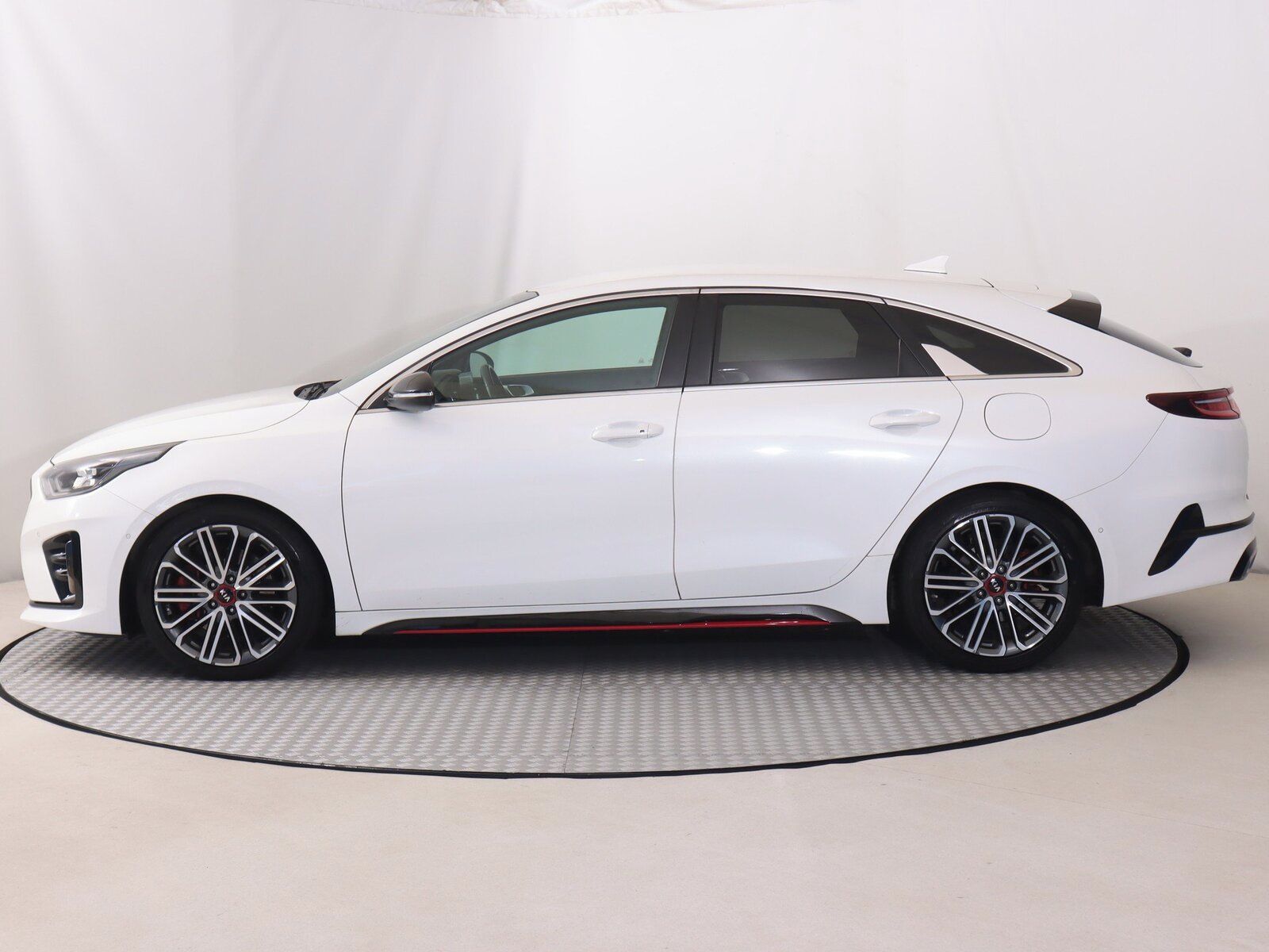 Kia ProCeed, GT 1.6 T-GDI, Automat - fotka 3
