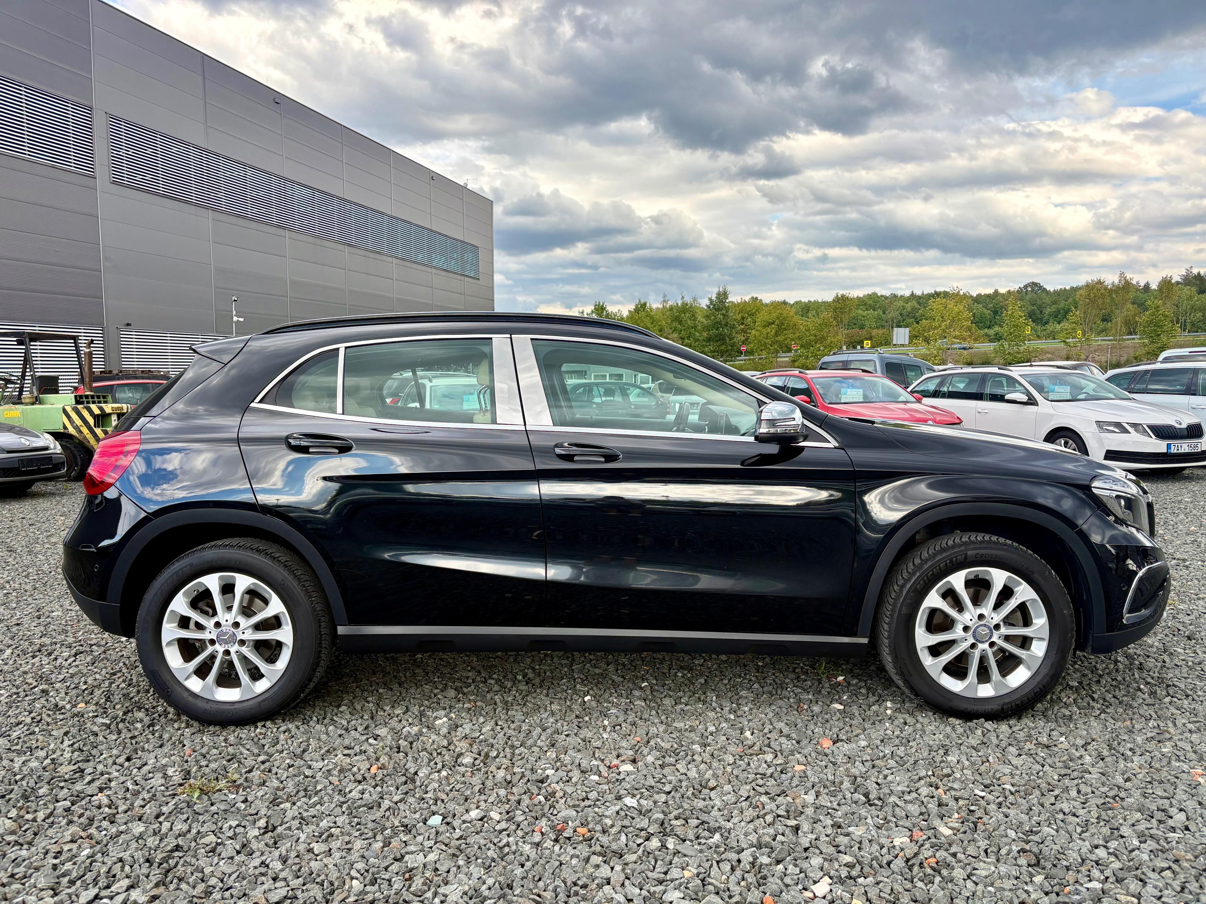Mercedes-Benz GLA, 200D 100kw 4MATIC Automat - fotka 4