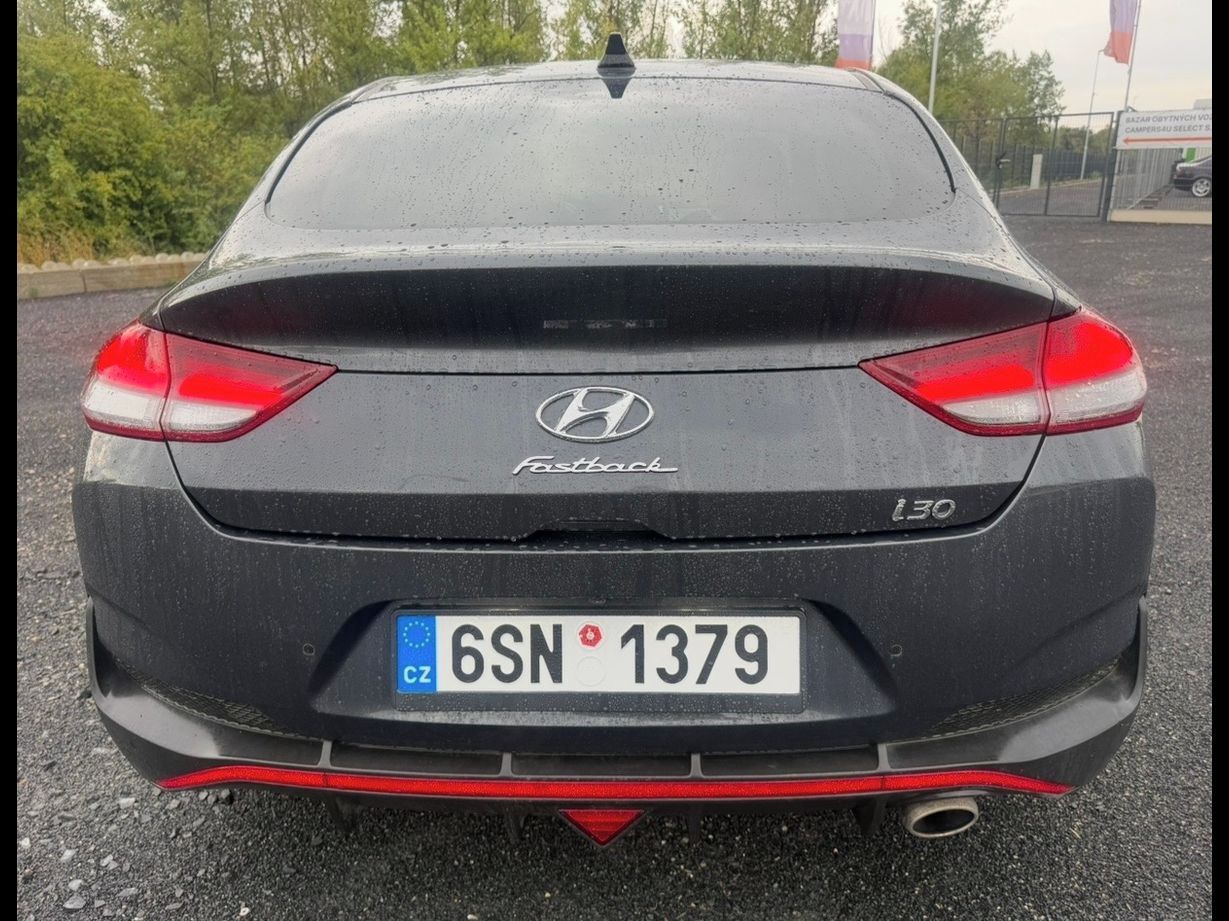 Hyundai i30, 1,6 118 kw Fastback Mild Hybri - fotka 4