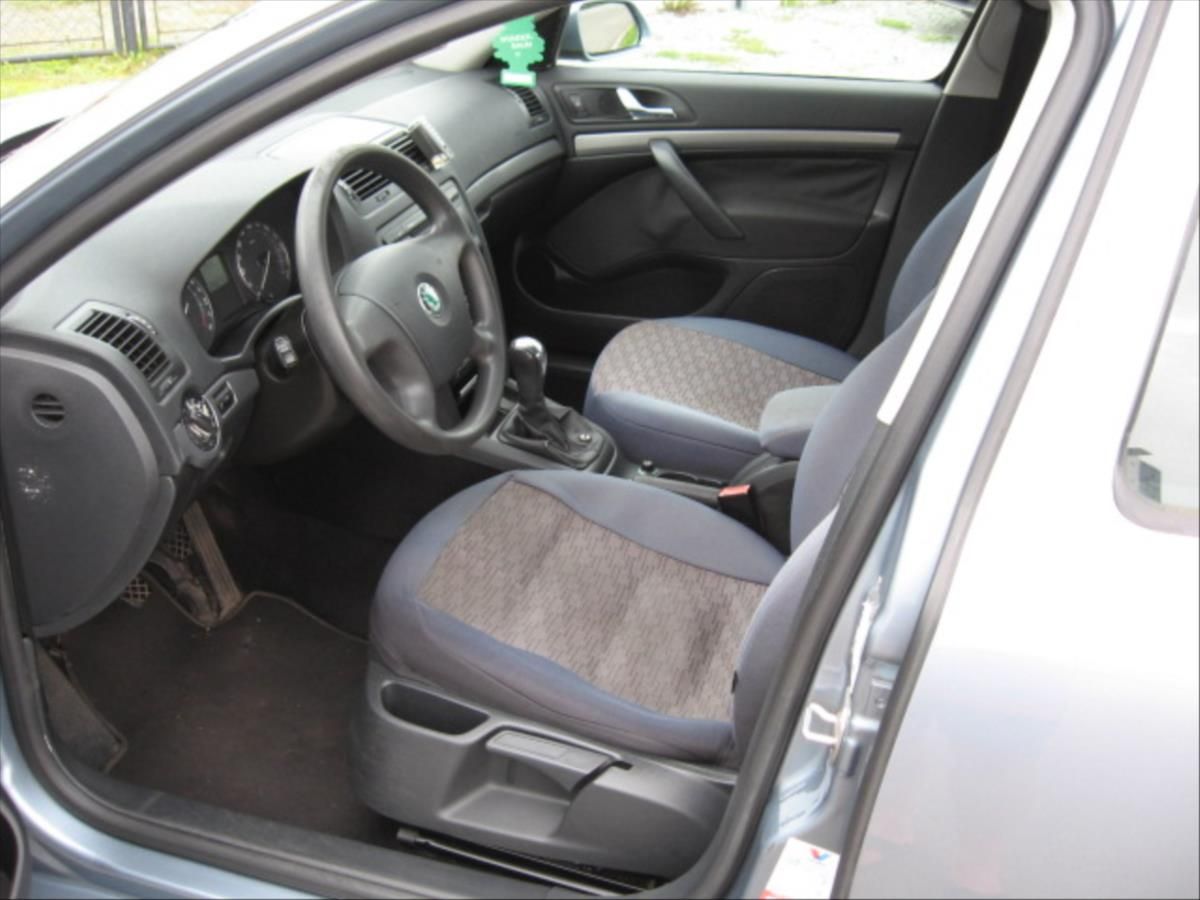 Škoda Octavia, 1,6 MPi - fotka 6