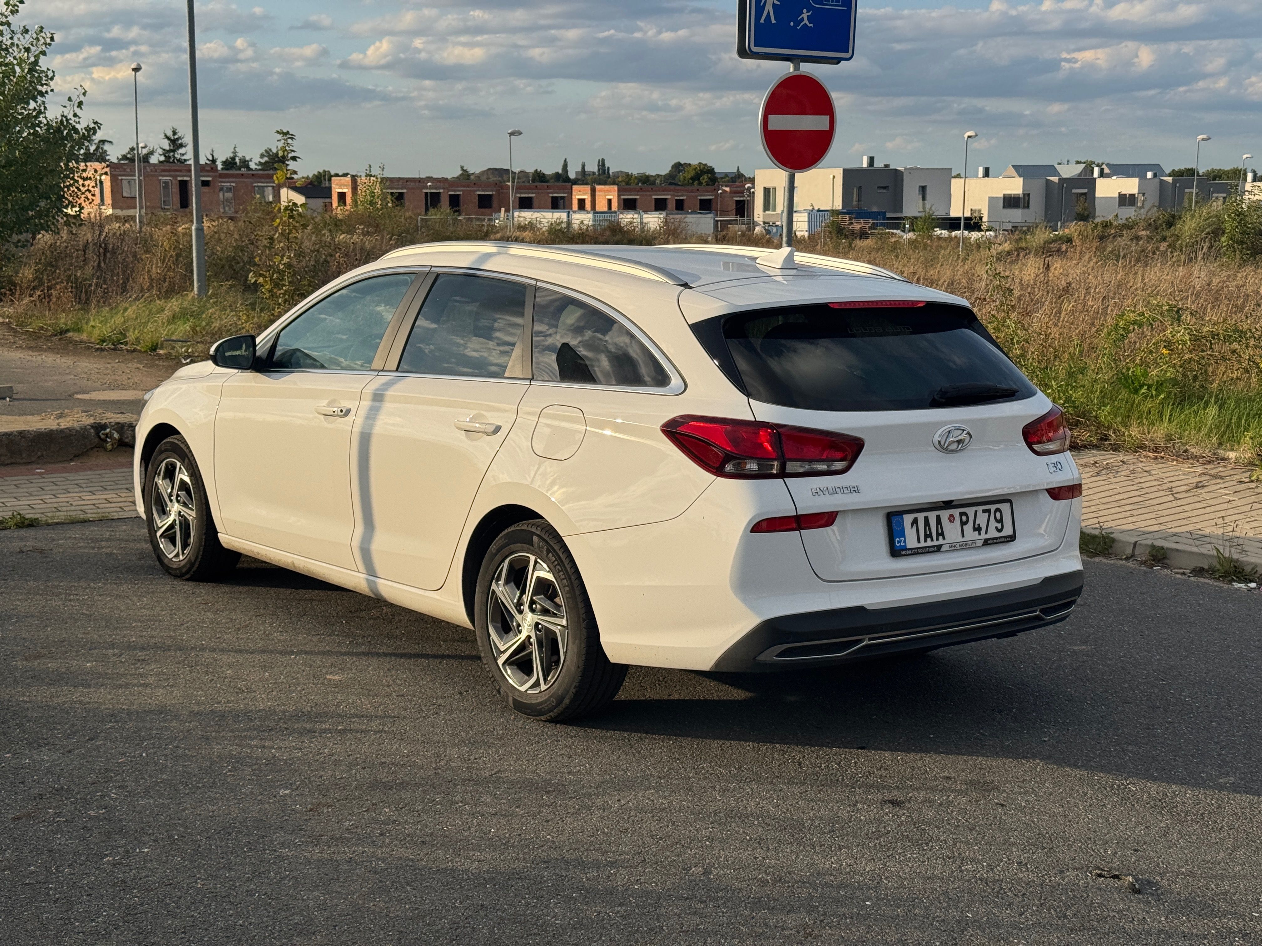 Hyundai i30, 1.0 T-Gdi 88kw DCT - fotka 5