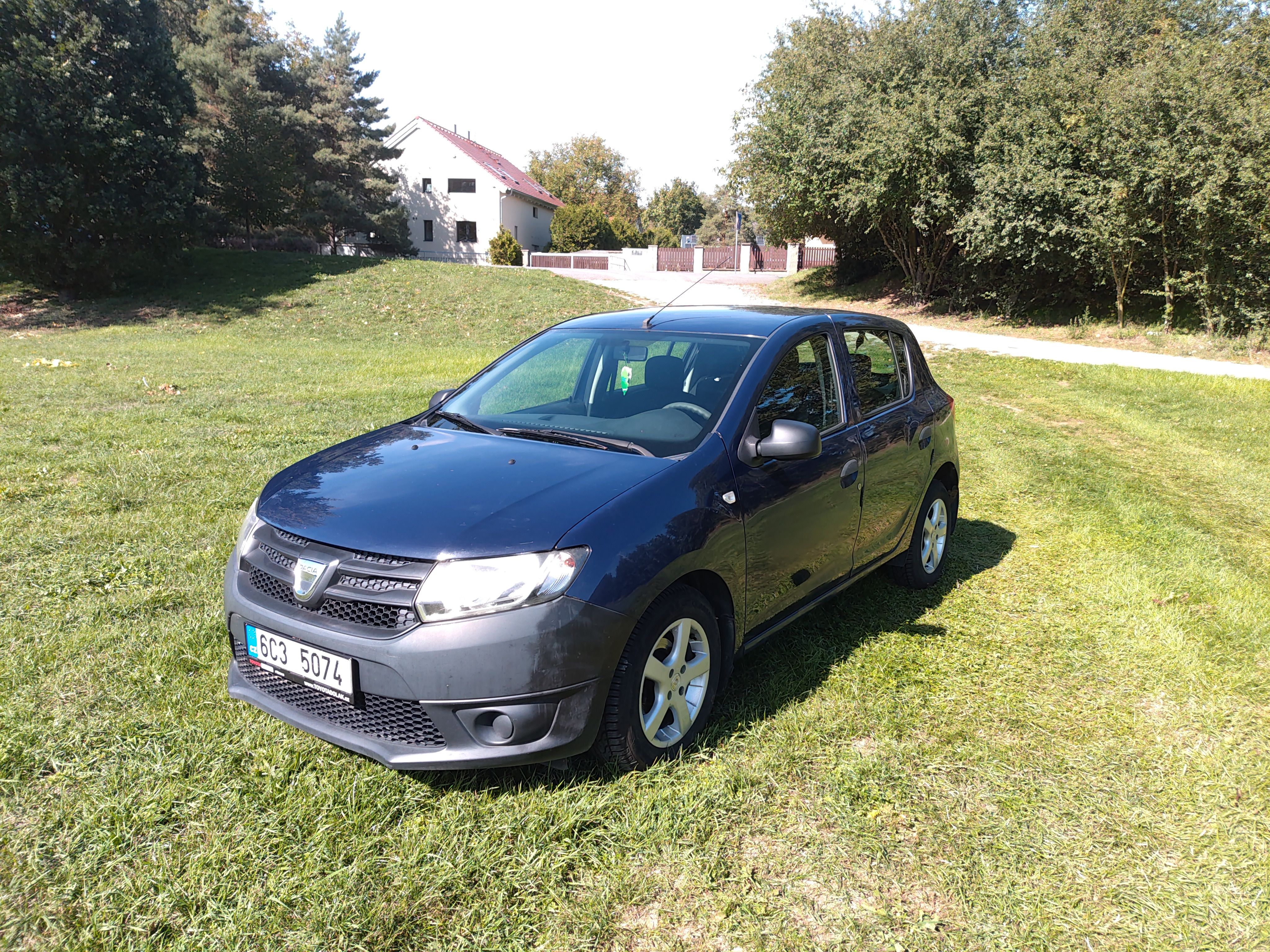 Dacia Sandero, Bez investic, sedni a jeď. - fotka 3