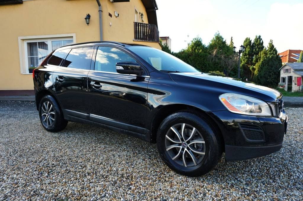 Volvo XC60, 2,0 D3 120 kW - fotka 2