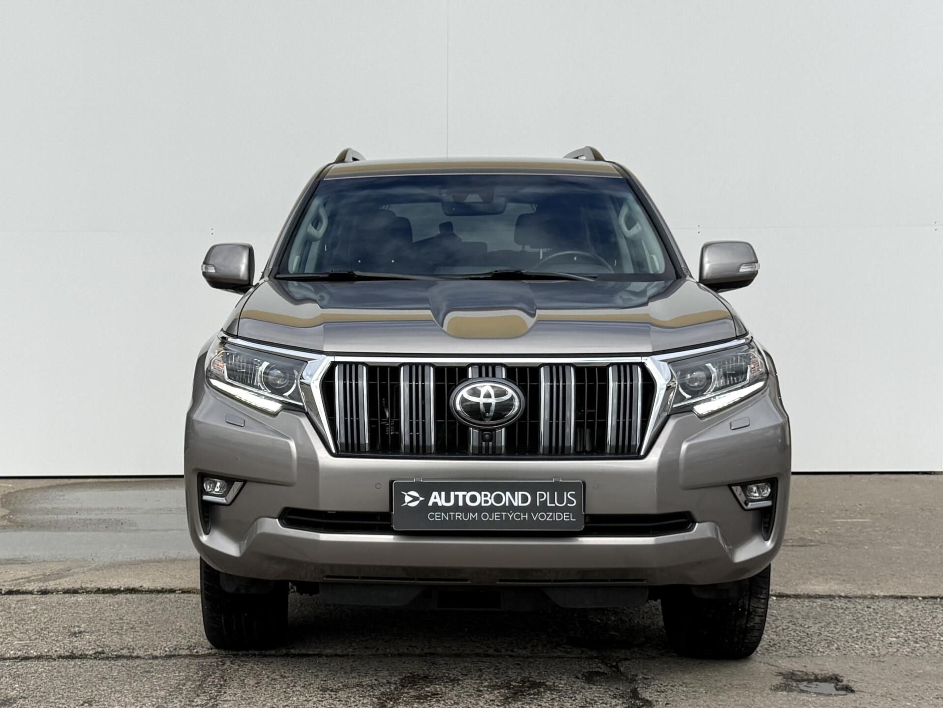 Toyota Land Cruiser, 2.8 D-4D AT AWD 130 kW Executi - fotka 4