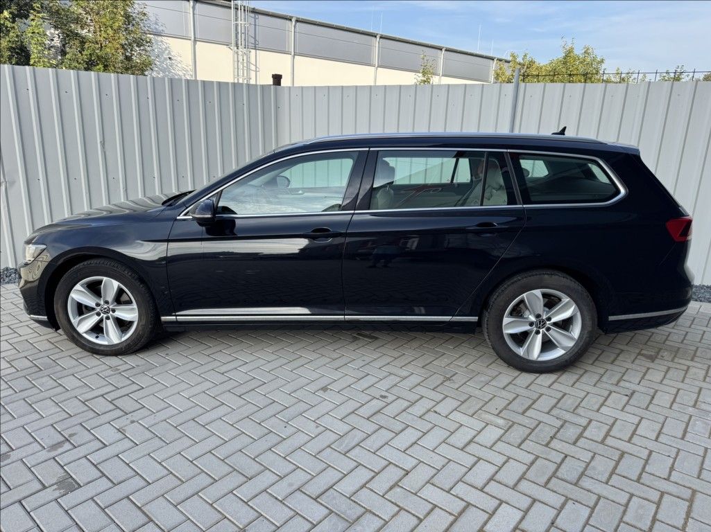 Volkswagen Passat, 2,0 TDI DSG ELEGANCE 1.maj. ČR - fotka 4