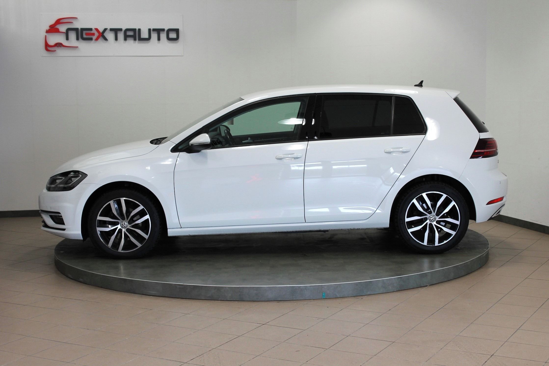 Volkswagen Golf, 2.0 TDI 110kW DSG HIGHLINE, ČR - fotka 2