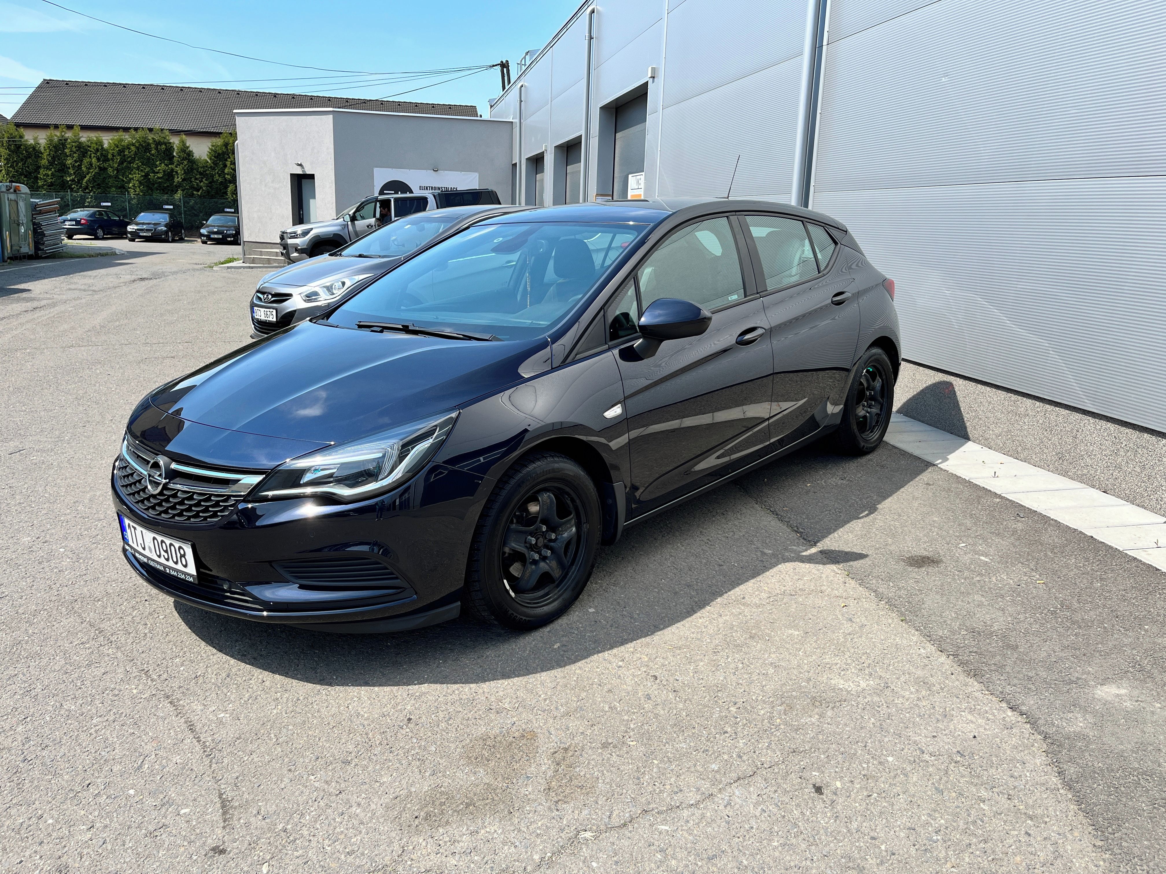 Opel Astra, 1,4 74 kw, 102 000 tis. km - fotka 5
