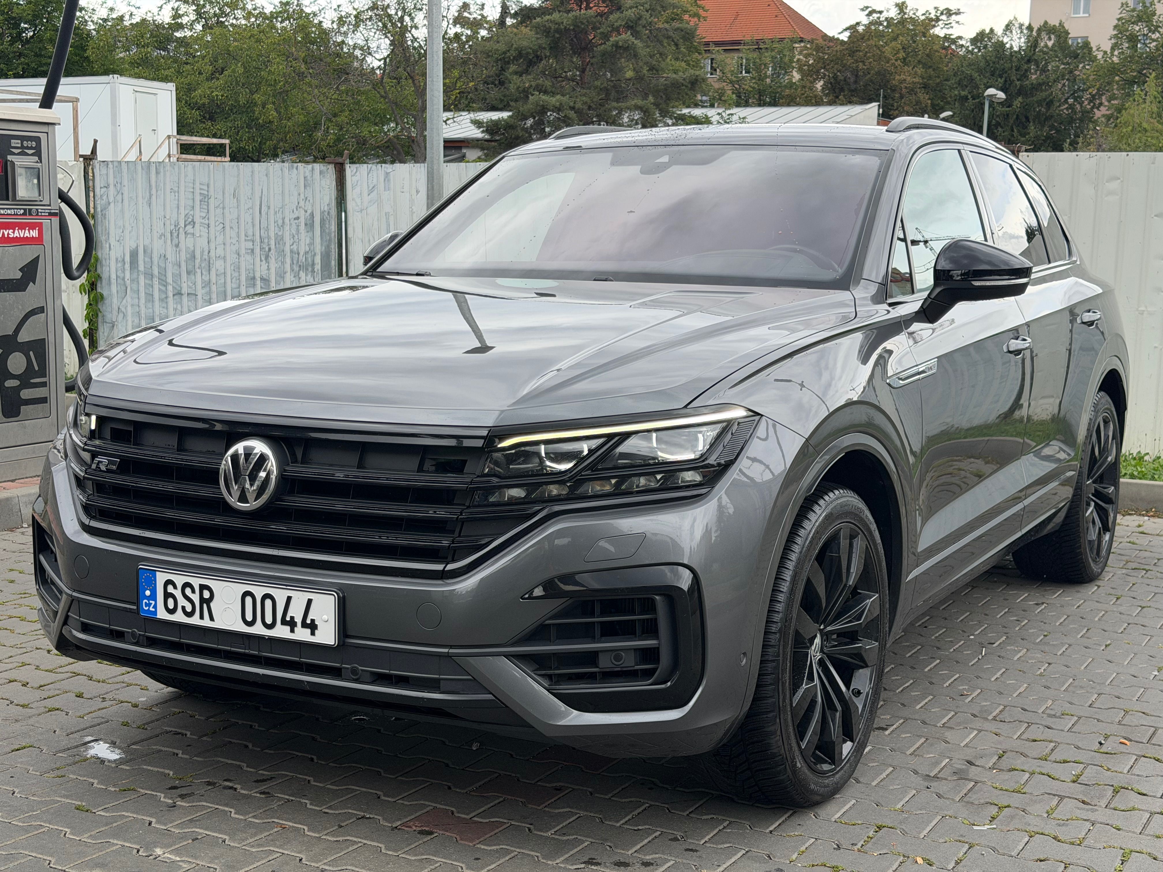 Volkswagen Touareg, R line 3.0 210kW CZ vzduch taž