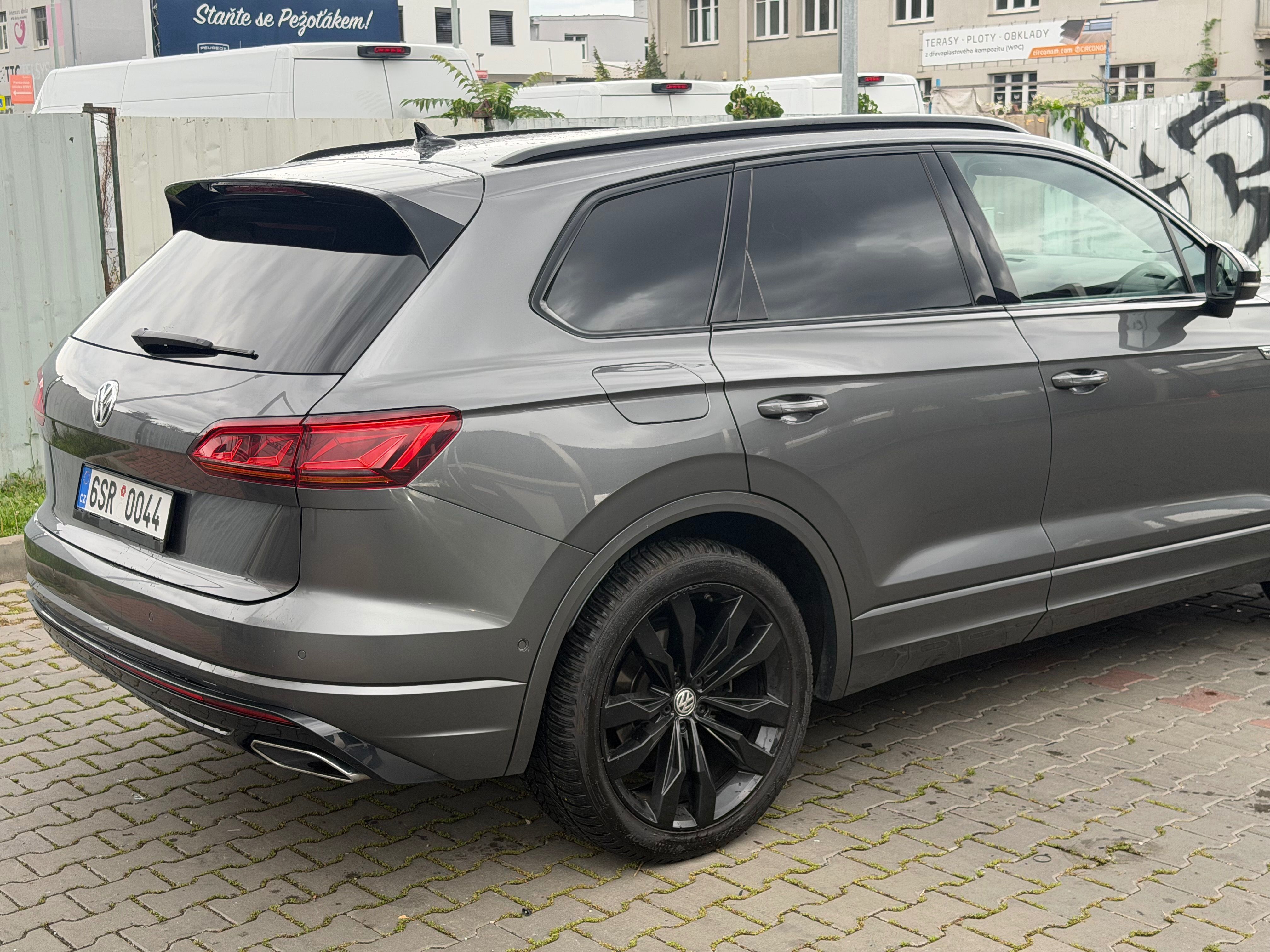 Volkswagen Touareg, R line 3.0 210kW CZ vzduch taž - fotka 5