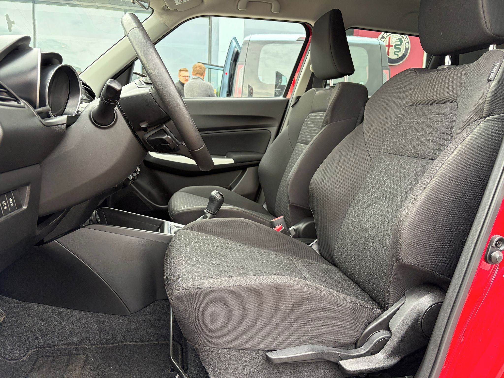 Suzuki Swift, 1.2 DualJet MHEV 66kW - fotka 6