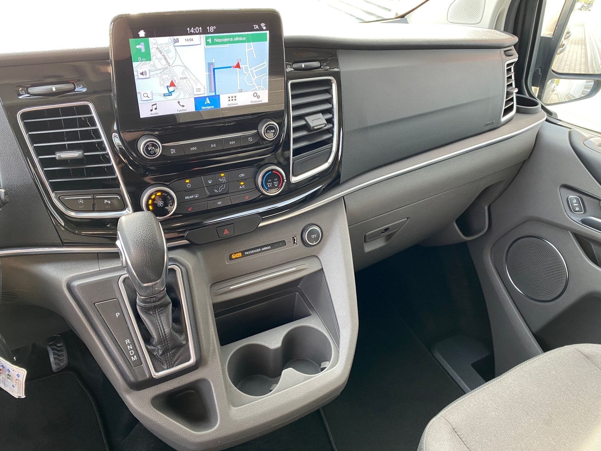 Ford Tourneo Custom, 2.0EcoBlue 125kW 8Míst Titaniu - fotka 5