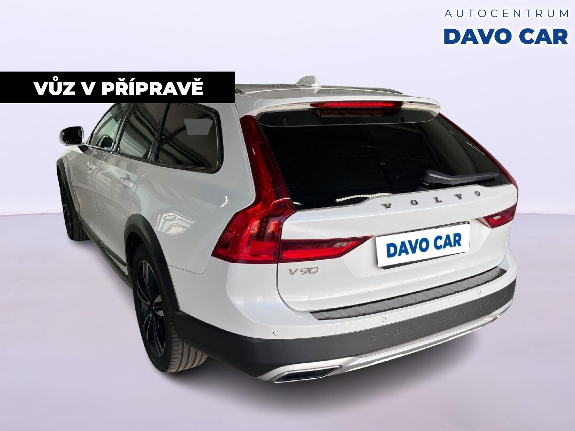 Volvo V90, 2,0 D5 AWD 173kW Drive-E Pro A - fotka 2