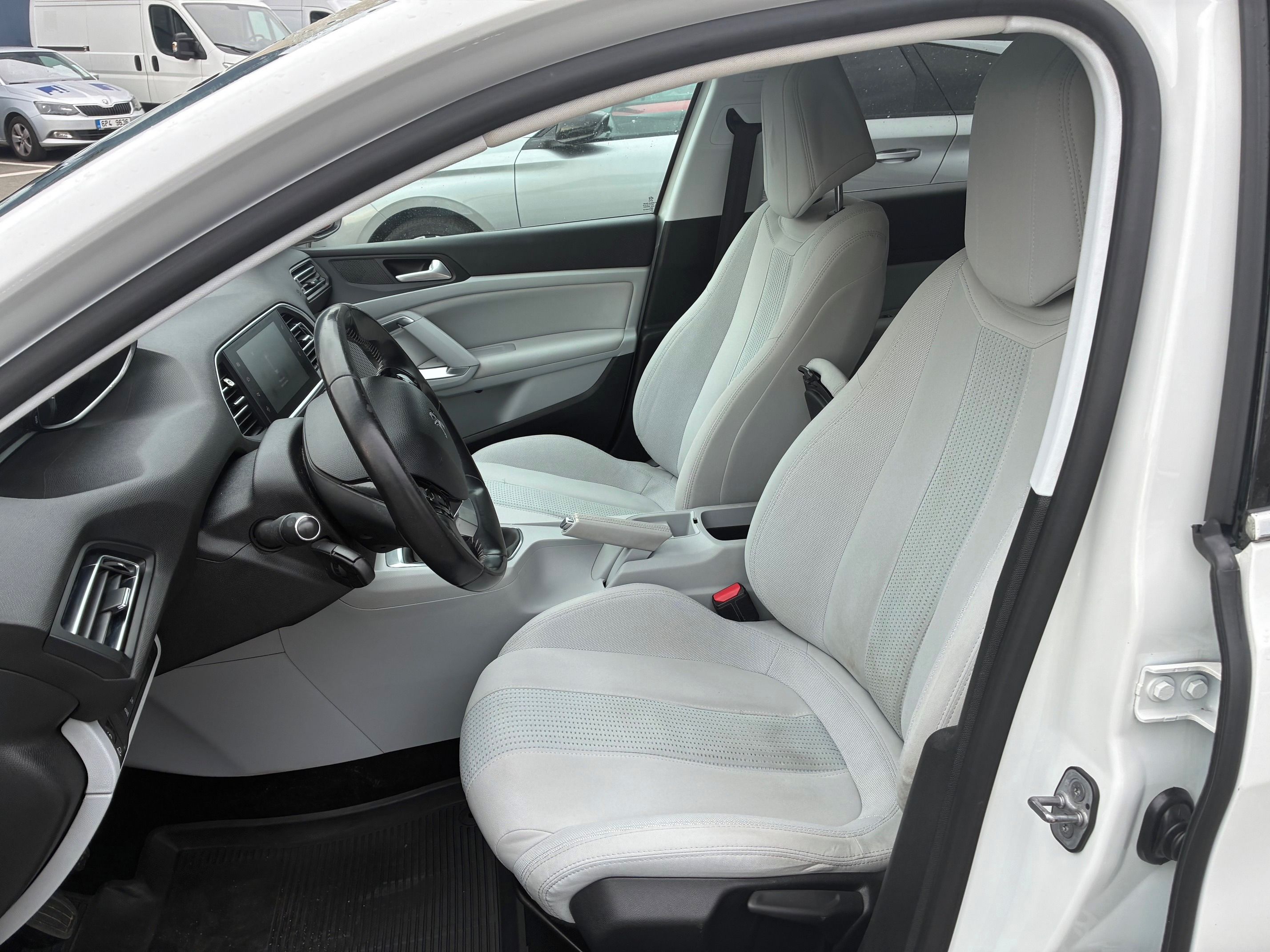 Peugeot 308, 1,2 PureTech Active Pack  110k - fotka 6