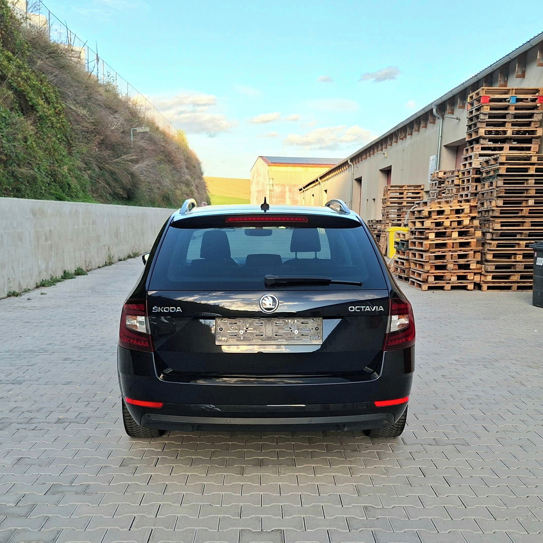 Škoda Octavia, 1.4 TSI 110kW FULL LED - fotka 6