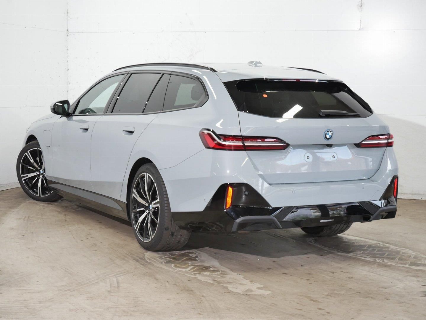 BMW Řada 5, 550e xDrive Touring Tažné - fotka 3