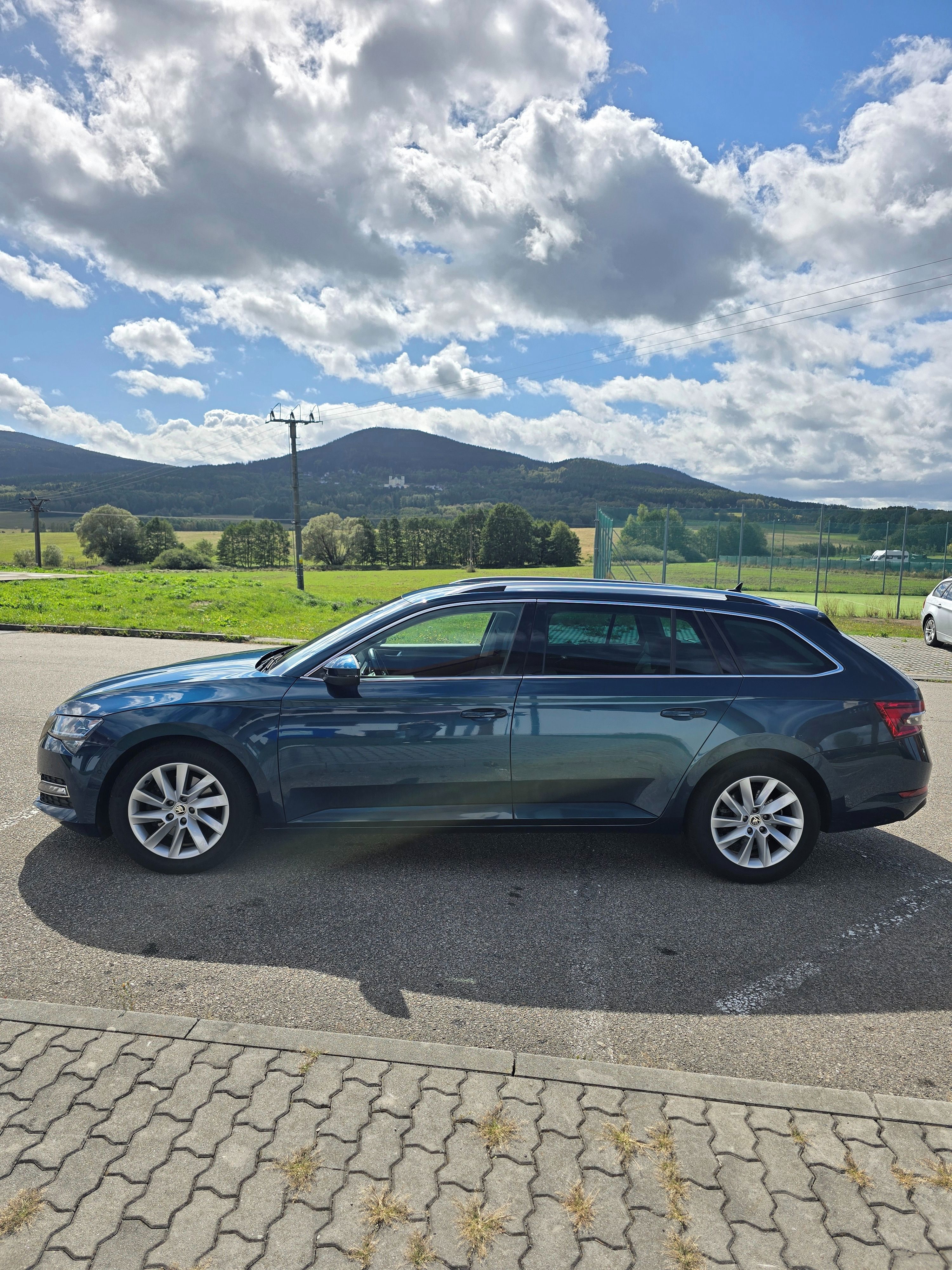 Škoda Superb, 2.0 TDI DSG/NAVI/TAŽNÉ odp.DPH - fotka 4