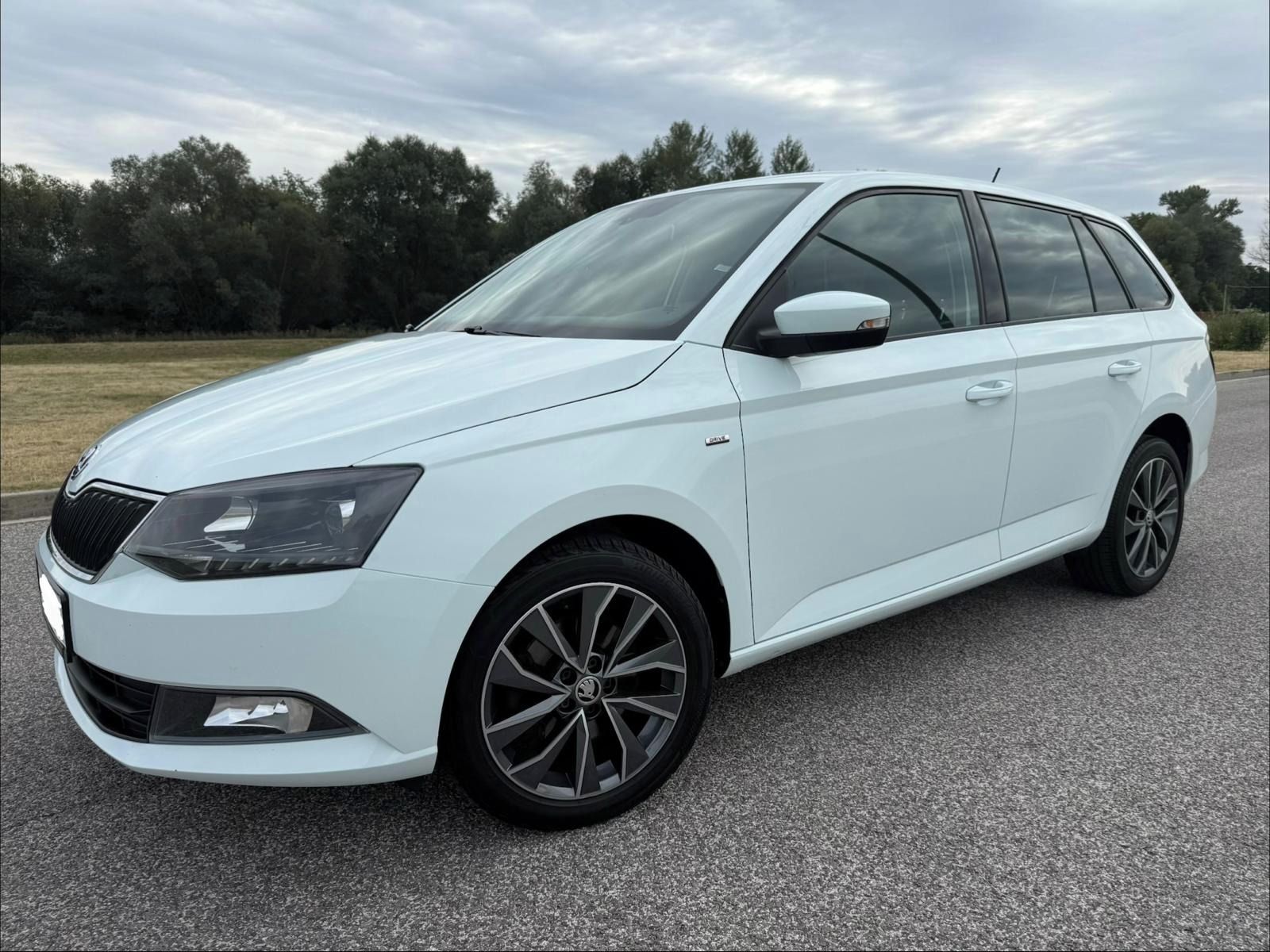 Škoda Fabia, 3 kombi, 81kw, edice Drive - fotka 2