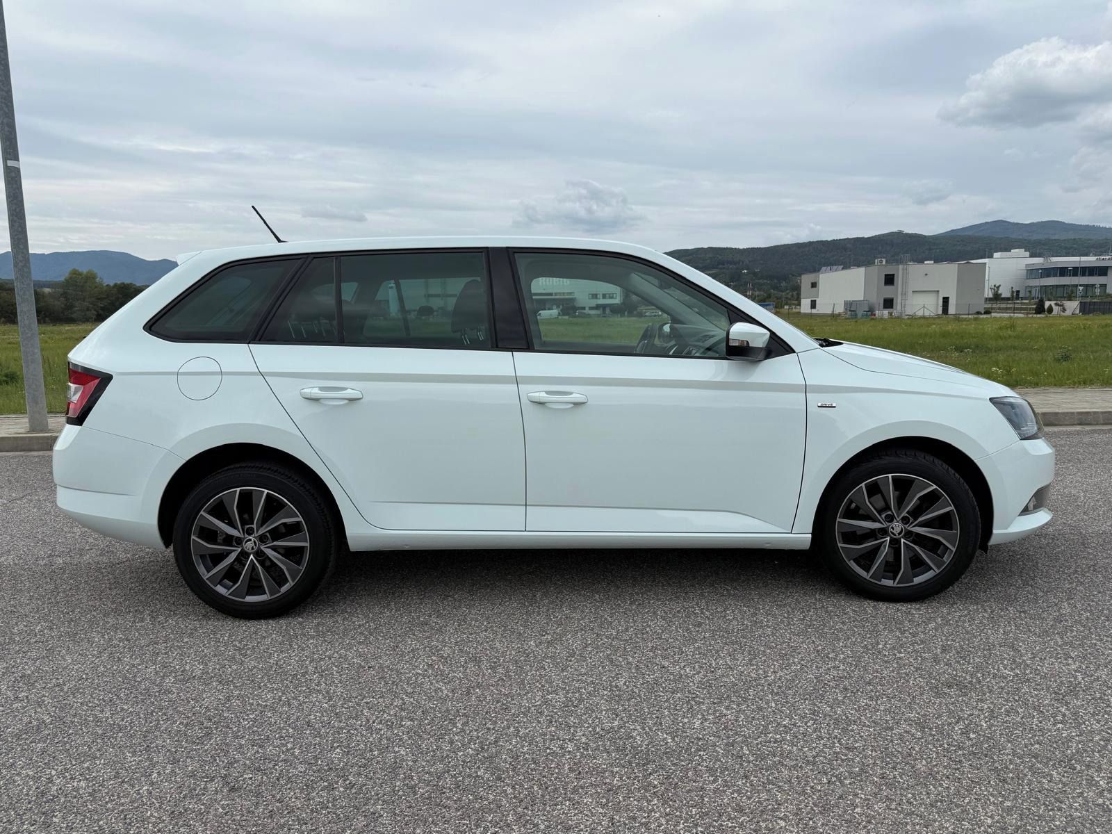 Škoda Fabia, 3 kombi, 81kw, edice Drive - fotka 6