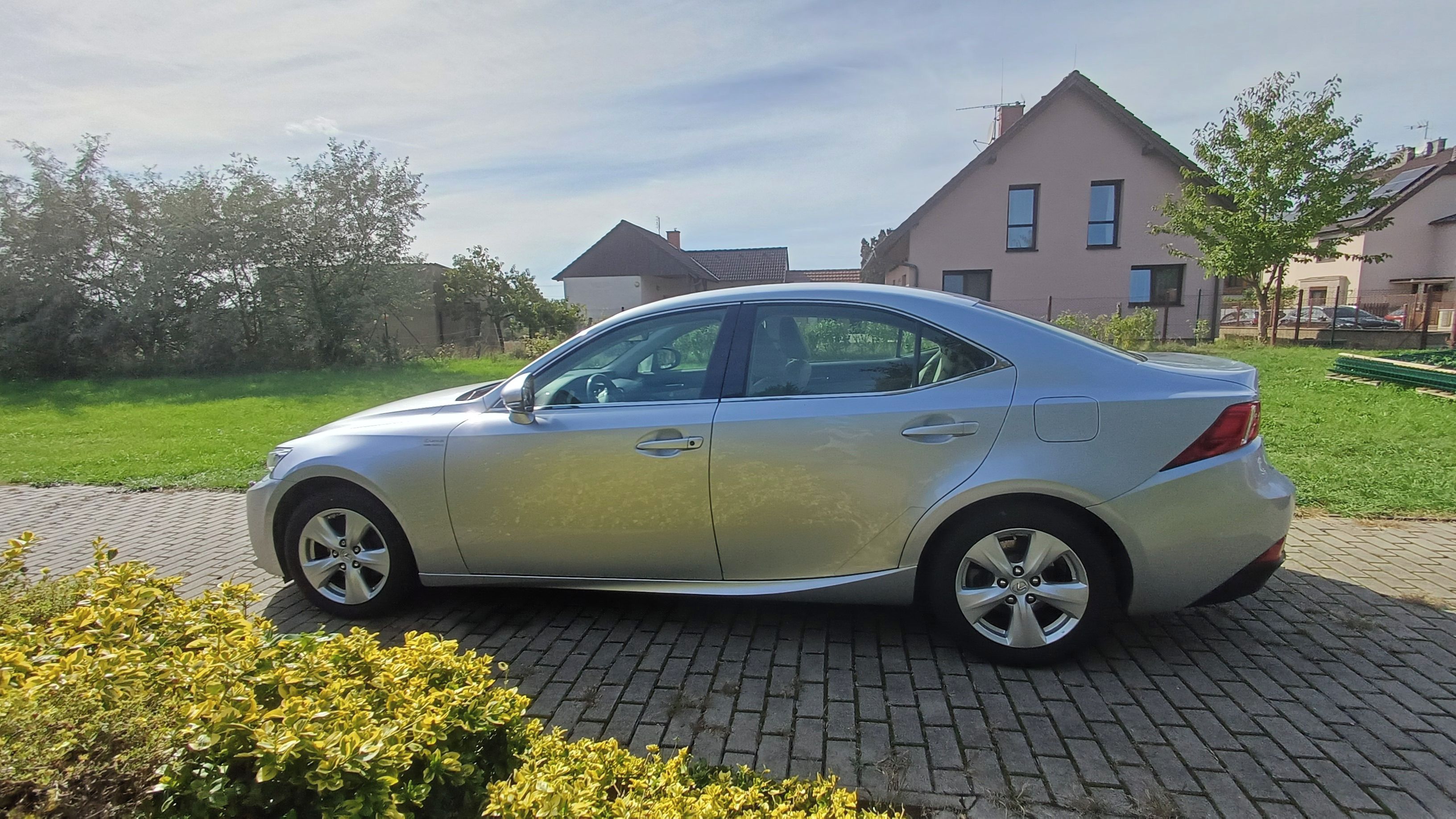 Lexus IS, Lexus IS 250, 2,5 V6 153 KW