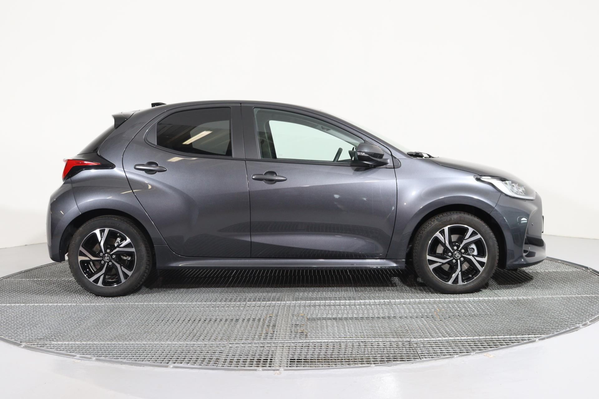 Toyota Yaris, 1,5 HYBRID E-CVT SELECTION/ LE - fotka 3