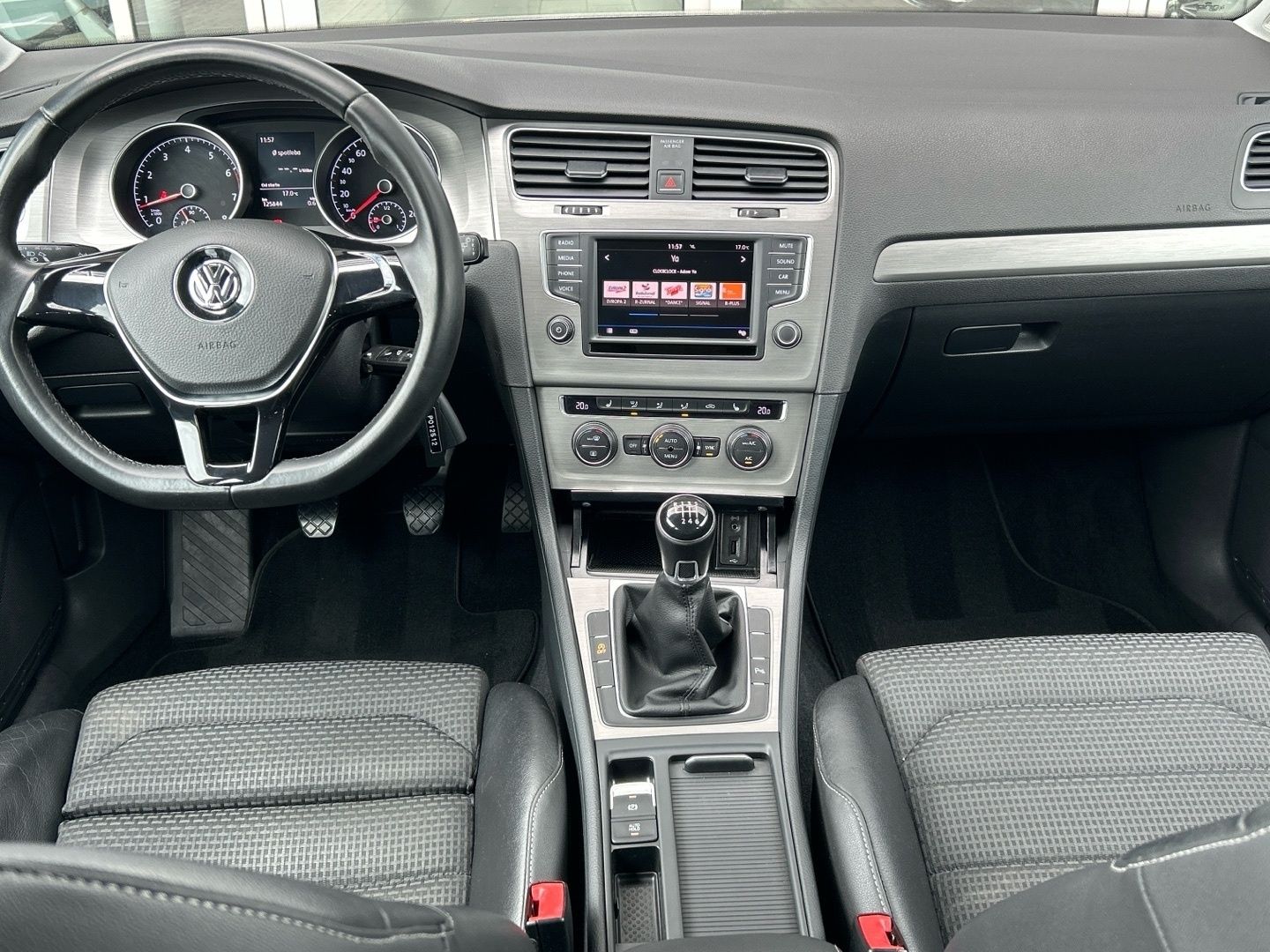 Volkswagen Golf, 1.2 TSI Comfortline - fotka 5