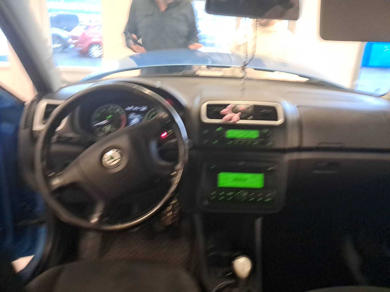 Škoda Roomster, 1.6 16V, Automatická klima - fotka 3