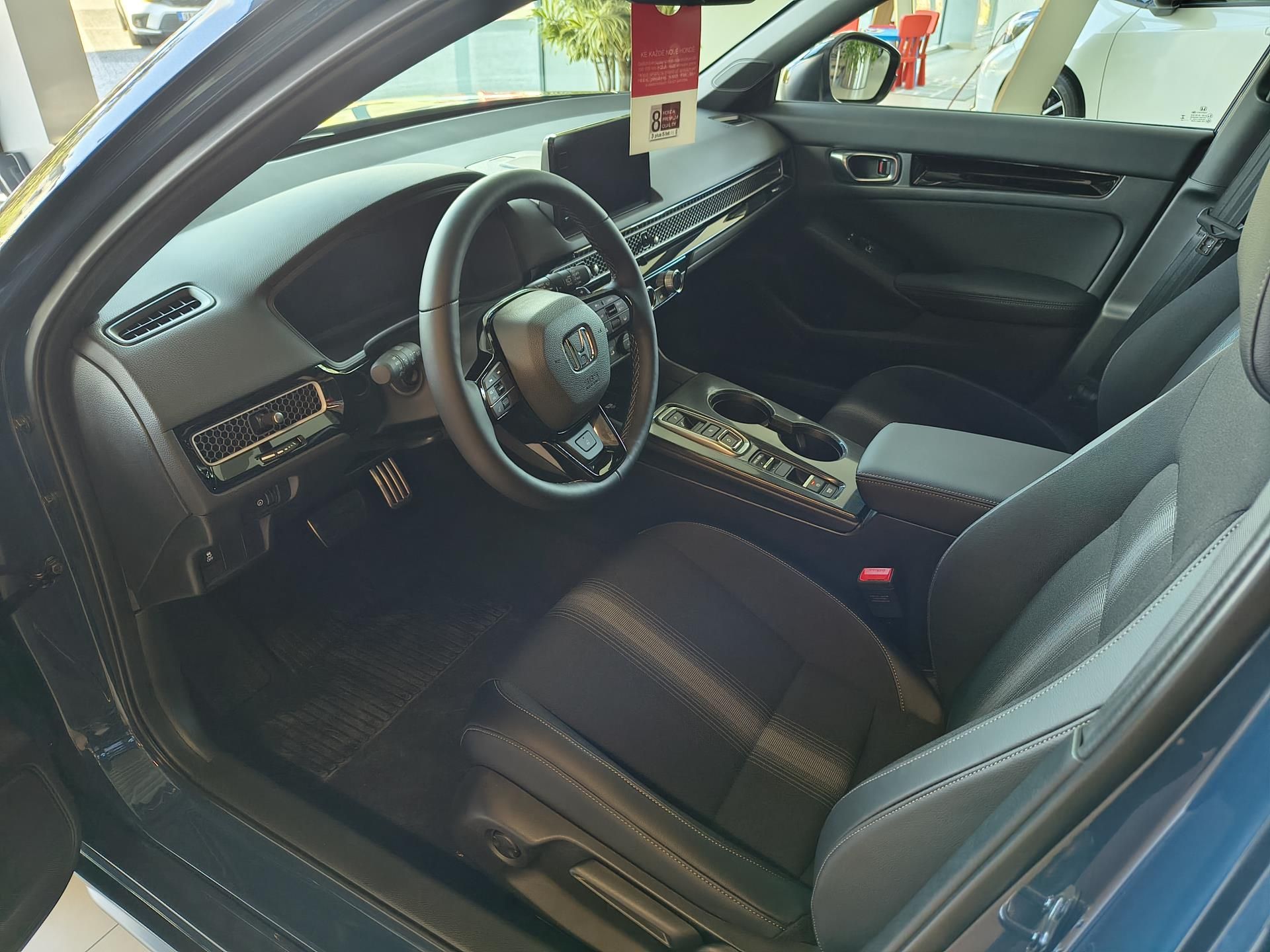 Honda Civic, e:HEV 2.0 i-MMD Sport 2026 - fotka 5