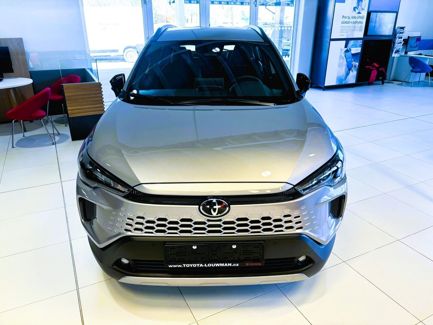 Toyota Corolla Cross, 1,8 Comfort Business - fotka 2
