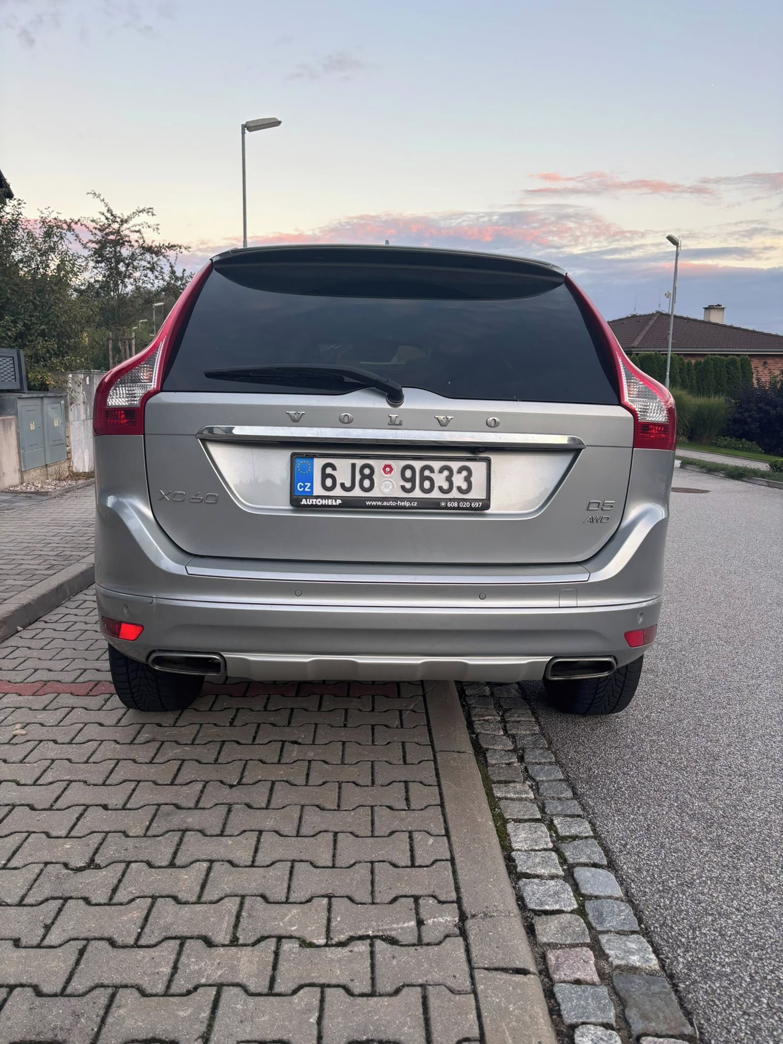 Volvo XC60, Volvo XC60 D5 AWD 162 kW - fotka 3