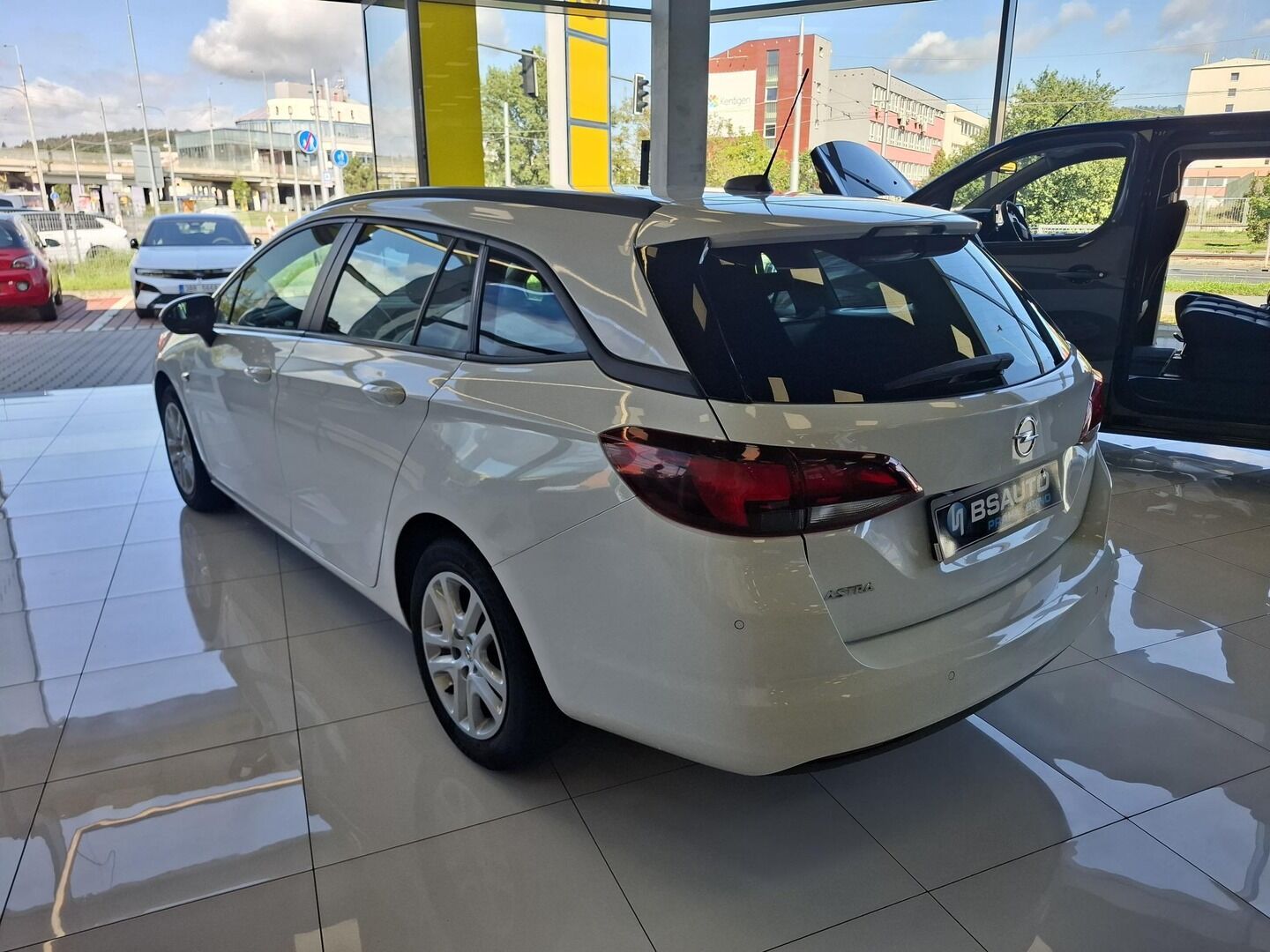 Opel Astra, 1.4i 74KW 2018 - fotka 5