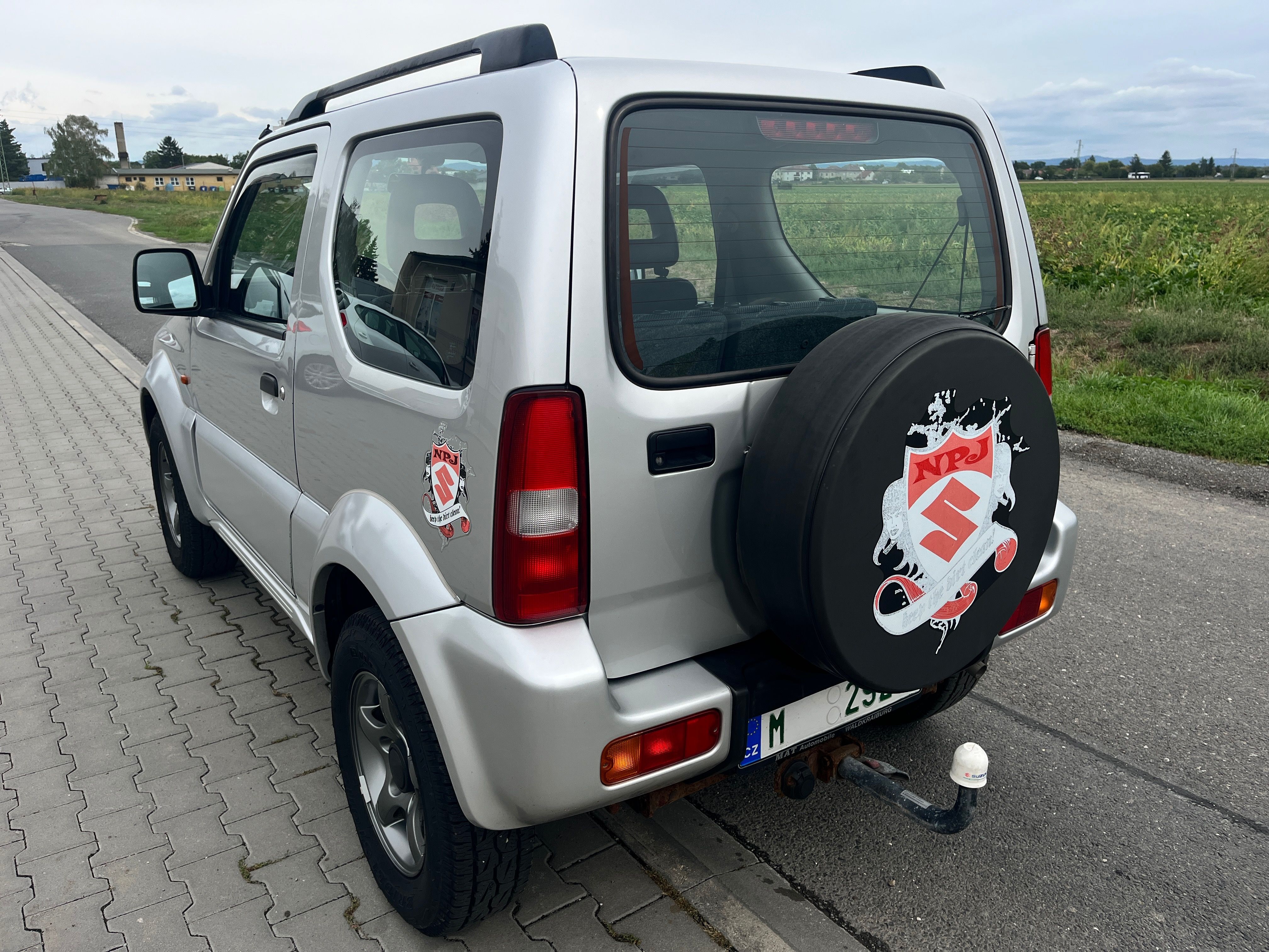 Suzuki Jimny, 1,3 4x4 60kW 1. majitel - fotka 5