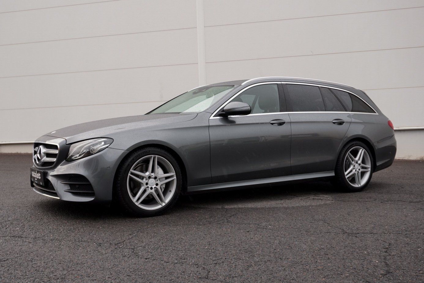 Mercedes-Benz Třídy E, E  220 d AMG LINE - fotka 4
